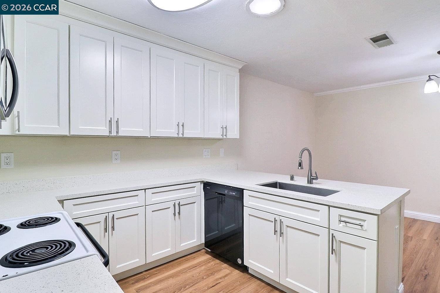 Detail Gallery Image 12 of 46 For 116 Woodview Ct, Martinez,  CA 94553 - 3 Beds | 2 Baths