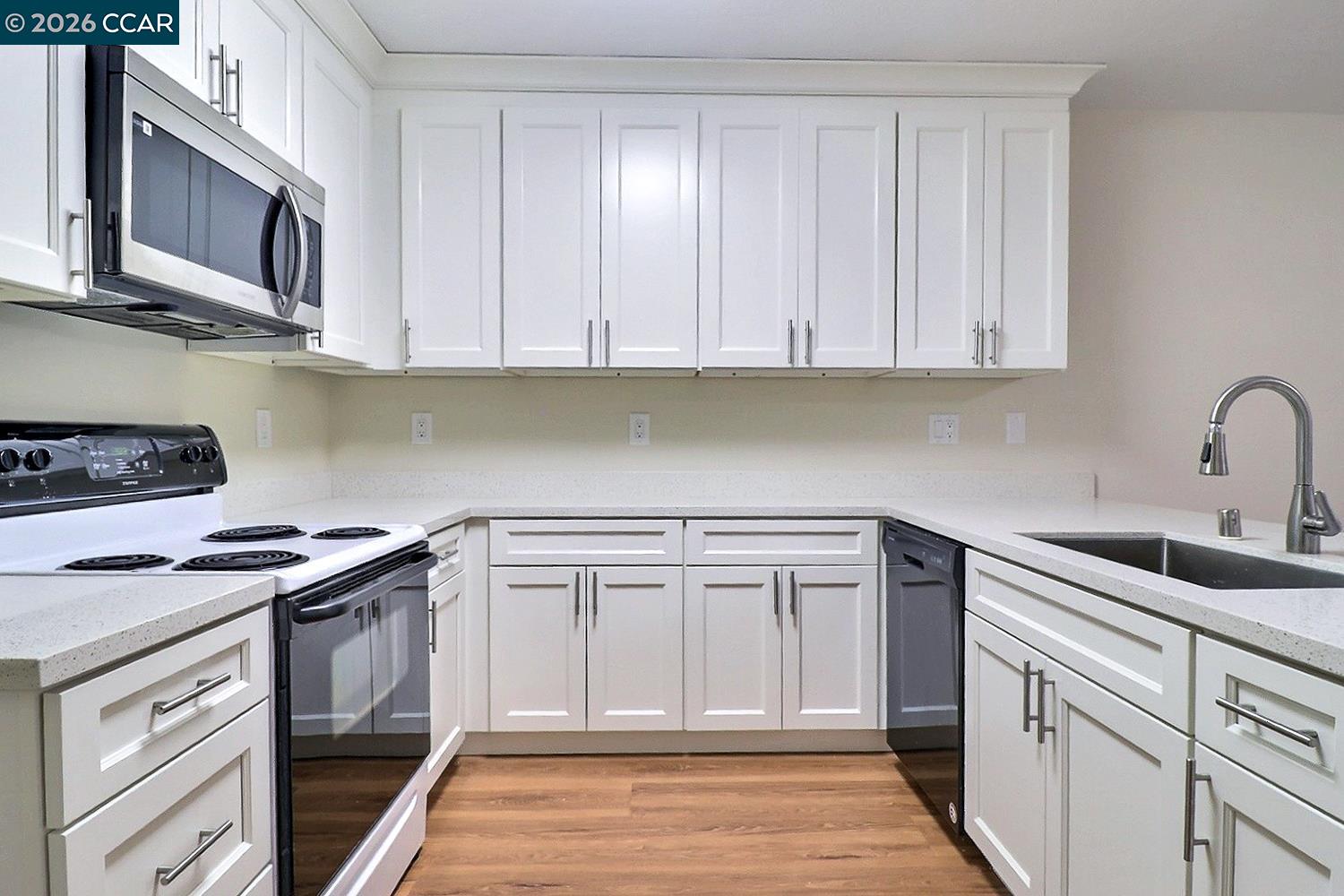 Detail Gallery Image 13 of 46 For 116 Woodview Ct, Martinez,  CA 94553 - 3 Beds | 2 Baths