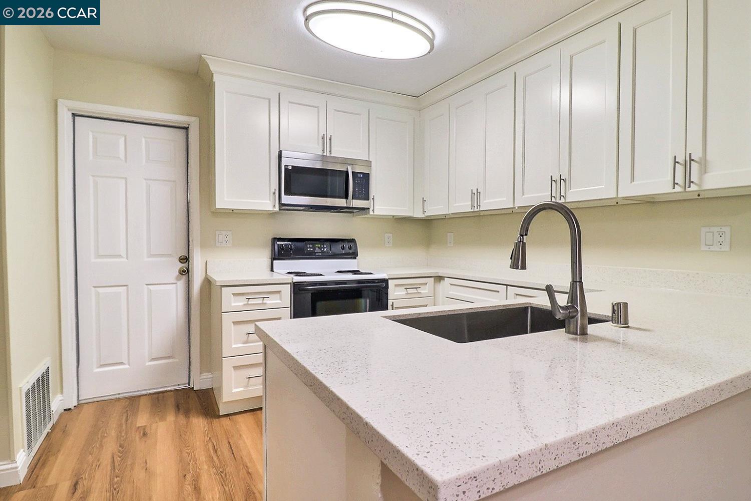 Detail Gallery Image 16 of 46 For 116 Woodview Ct, Martinez,  CA 94553 - 3 Beds | 2 Baths