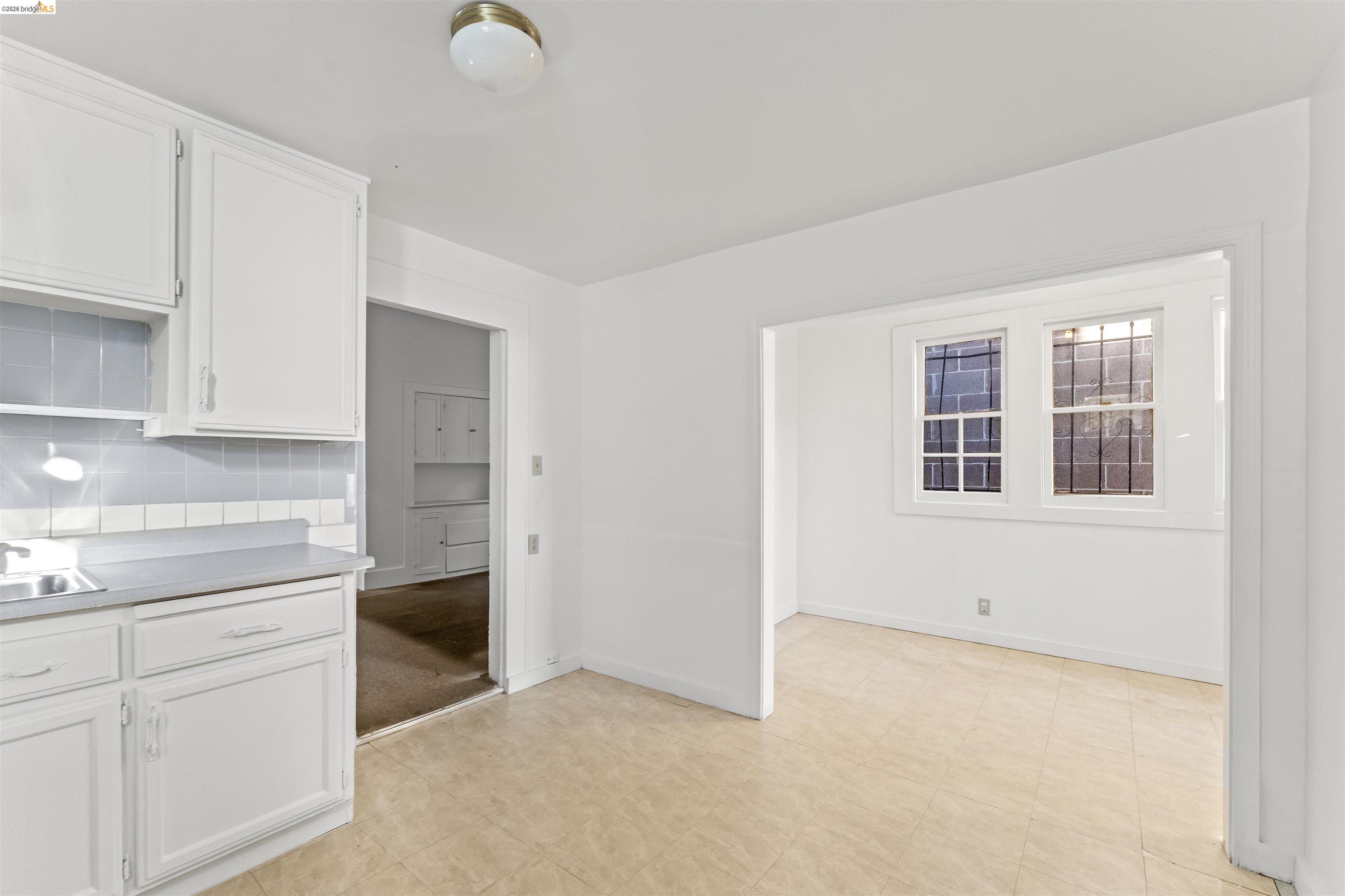 Detail Gallery Image 13 of 20 For 811 W Grand Ave, Oakland,  CA 94607 - – Beds | – Baths