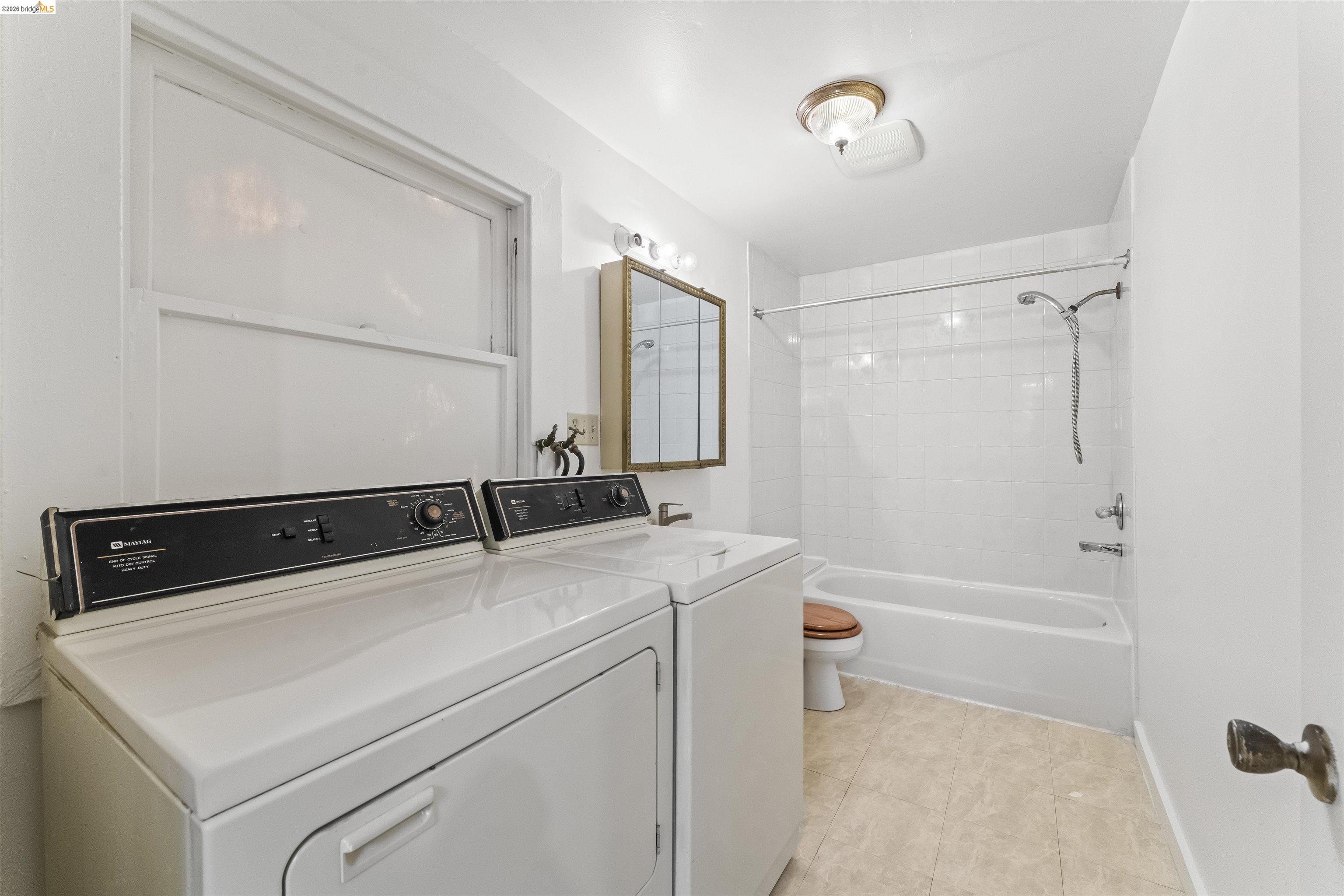 Detail Gallery Image 8 of 20 For 811 W Grand Ave, Oakland,  CA 94607 - – Beds | – Baths