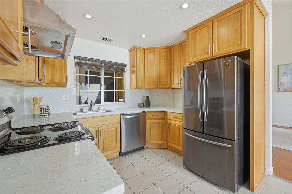 Detail Gallery Image 13 of 45 For 542 White Fir Dr, San Leandro,  CA 94577 - 3 Beds | 2/1 Baths