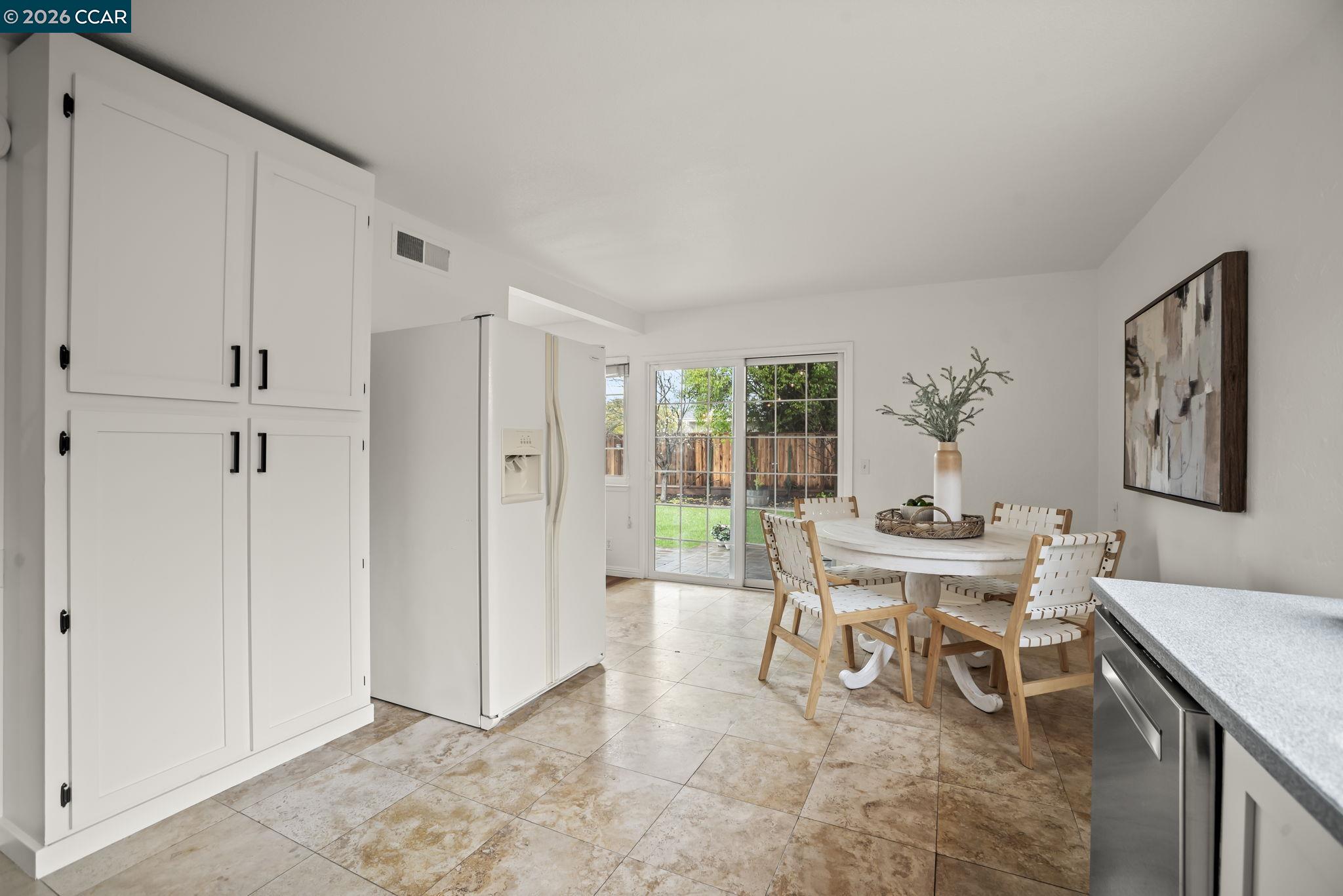 Detail Gallery Image 12 of 36 For 880 Madigan Ave, Concord,  CA 94518 - 3 Beds | 2 Baths