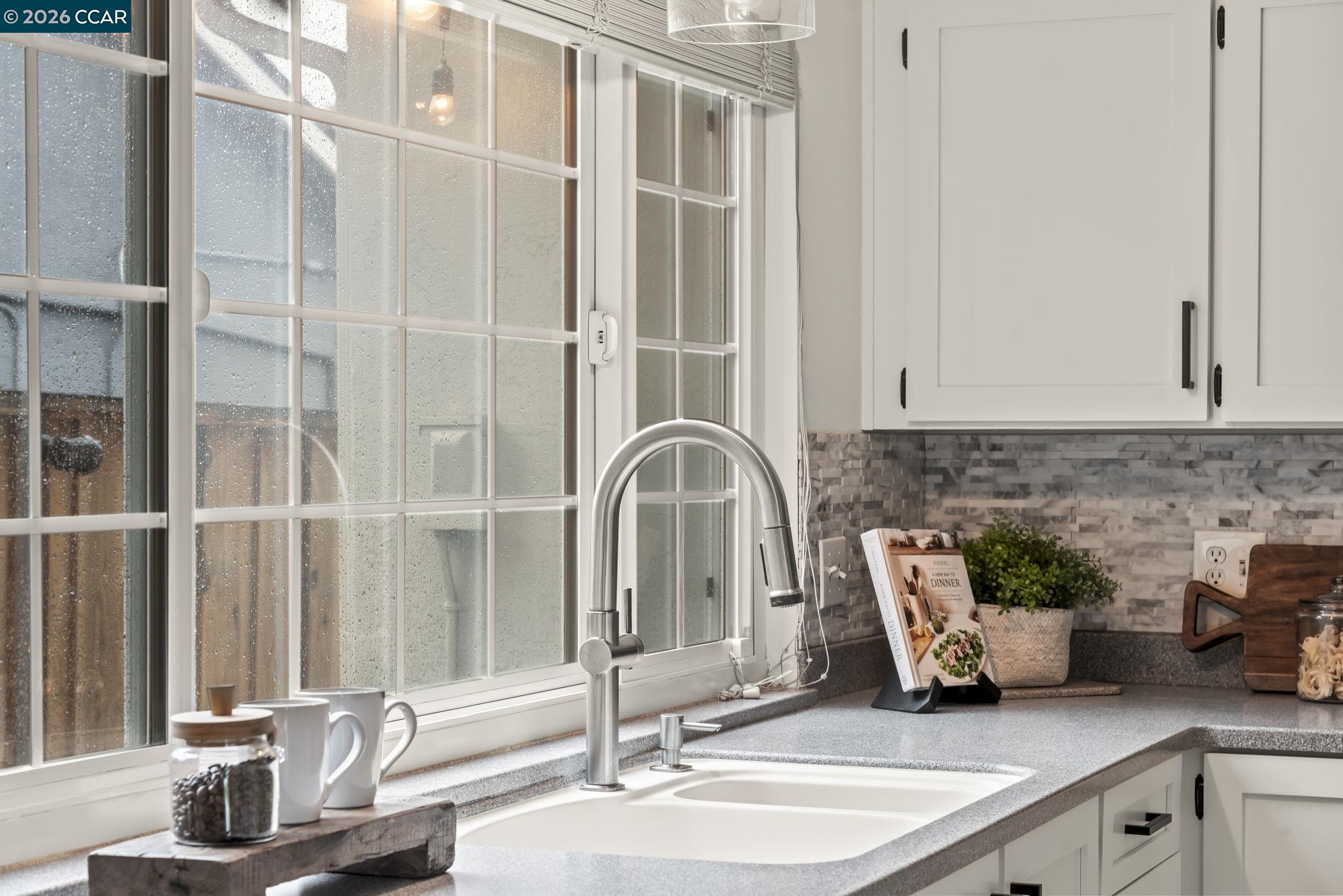 Detail Gallery Image 10 of 36 For 880 Madigan Ave, Concord,  CA 94518 - 3 Beds | 2 Baths