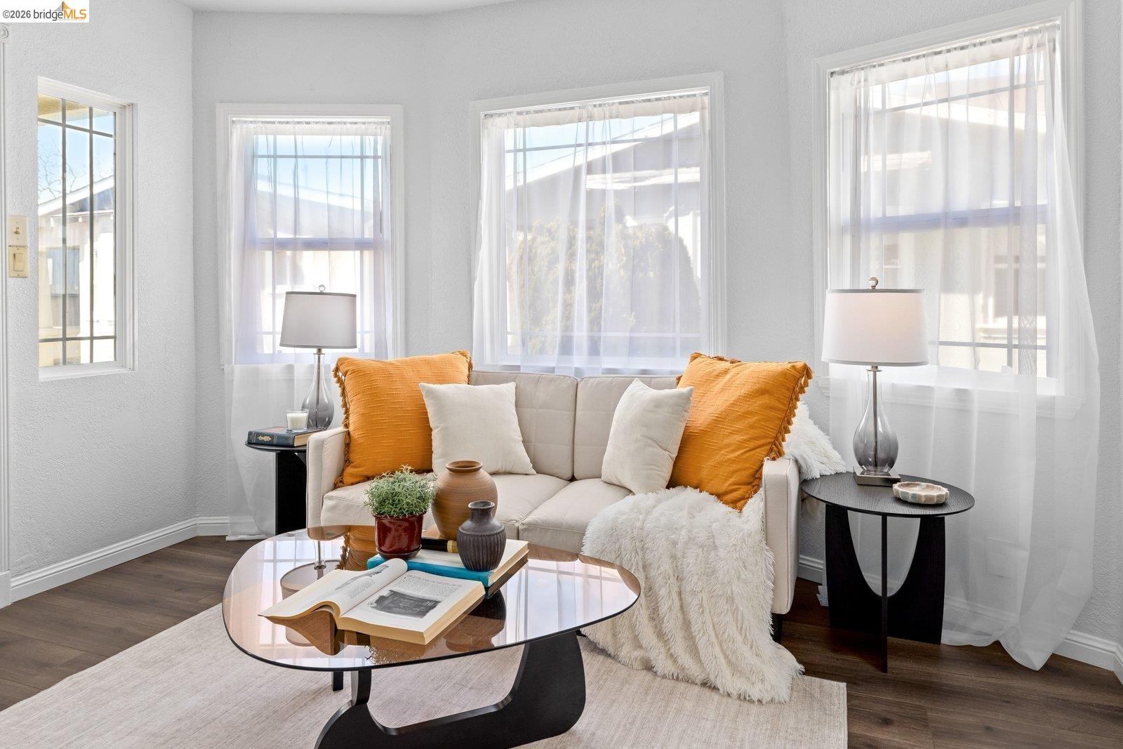 Detail Gallery Image 11 of 27 For 1082 16th St, Oakland,  CA 94607 - 2 Beds | 1 Baths