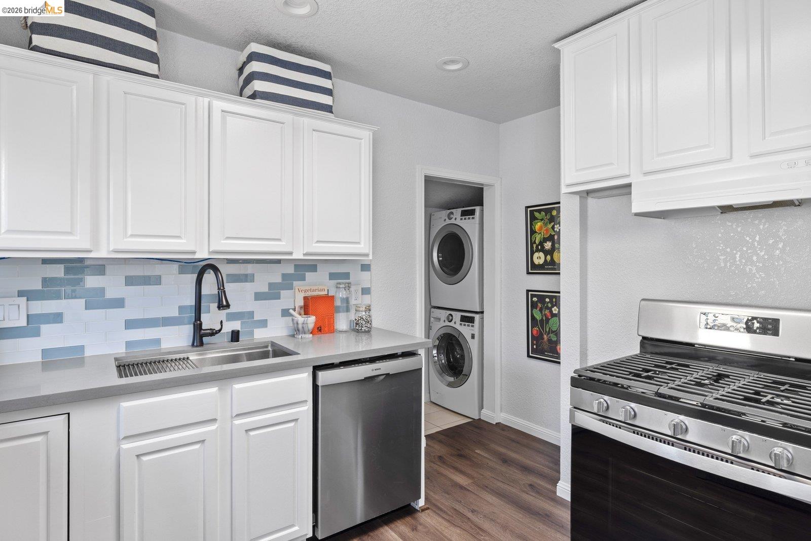 Detail Gallery Image 13 of 27 For 1082 16th St, Oakland,  CA 94607 - 2 Beds | 1 Baths