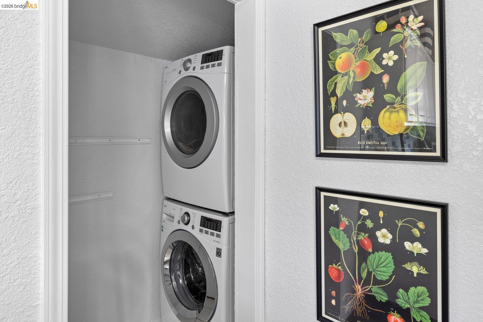 Detail Gallery Image 14 of 27 For 1082 16th St, Oakland,  CA 94607 - 2 Beds | 1 Baths