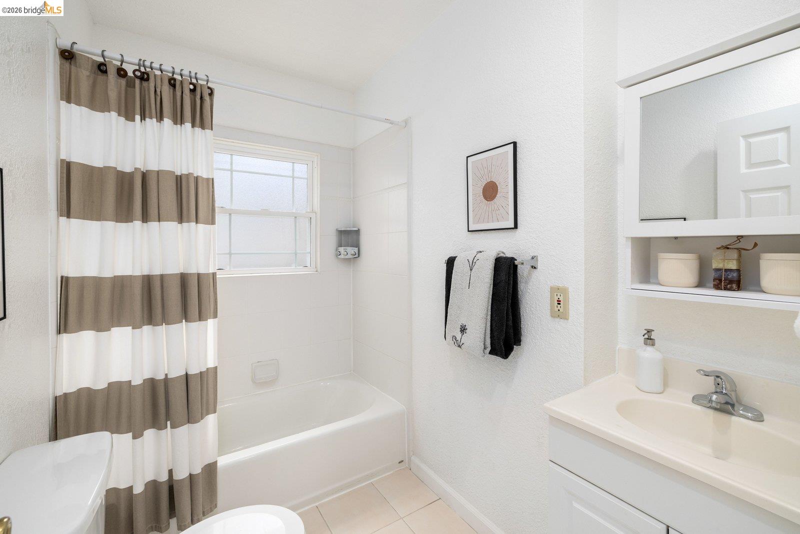 Detail Gallery Image 19 of 27 For 1082 16th St, Oakland,  CA 94607 - 2 Beds | 1 Baths