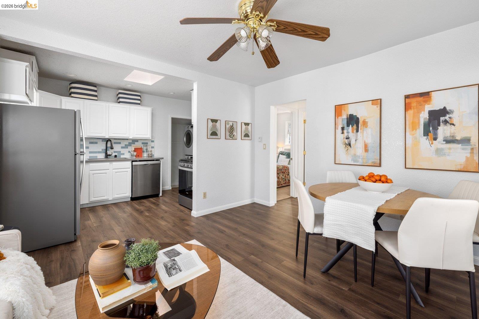 Detail Gallery Image 8 of 27 For 1082 16th St, Oakland,  CA 94607 - 2 Beds | 1 Baths