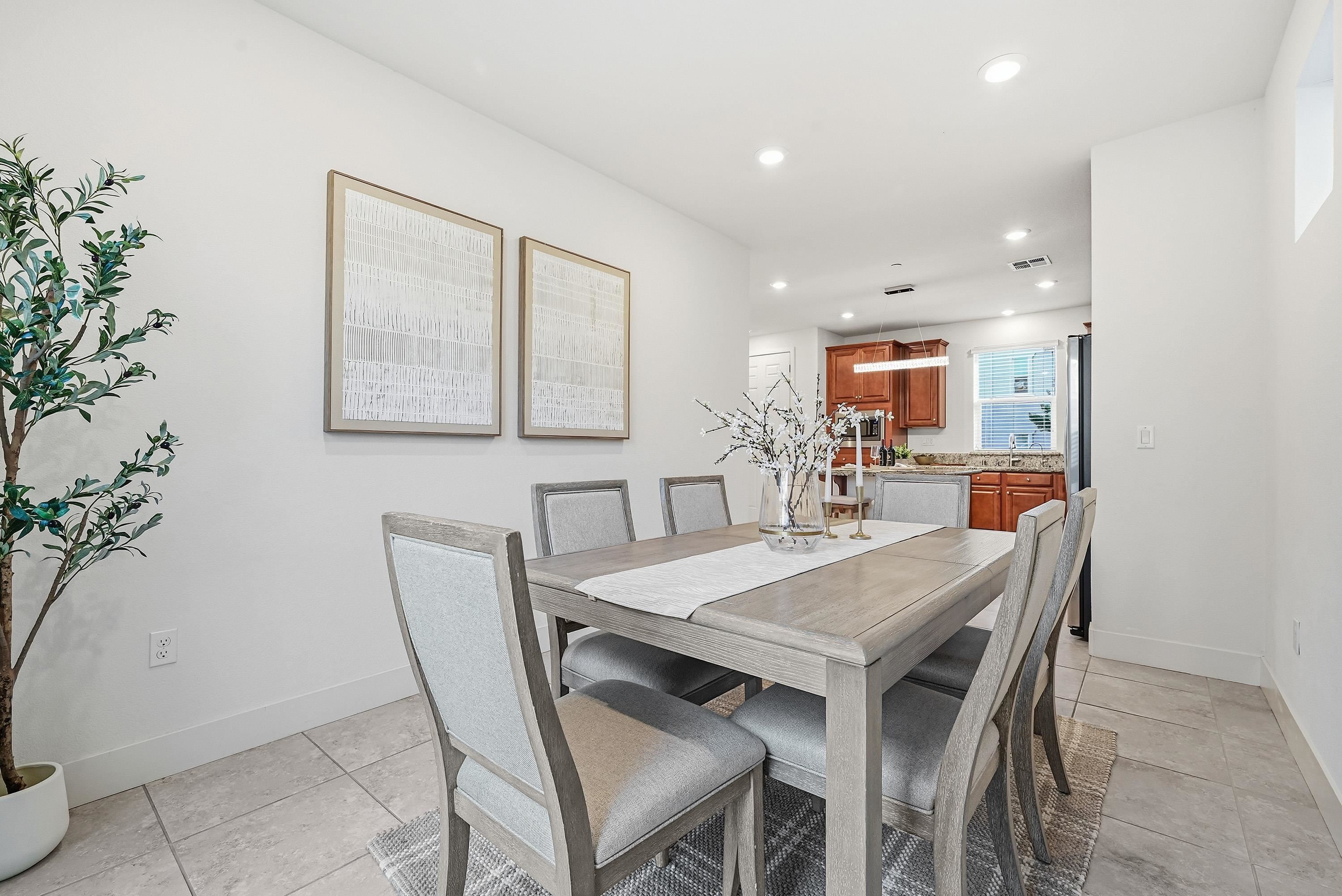 Detail Gallery Image 12 of 38 For 2933 Stringham Way, Dublin,  CA 94568 - 4 Beds | 2/1 Baths