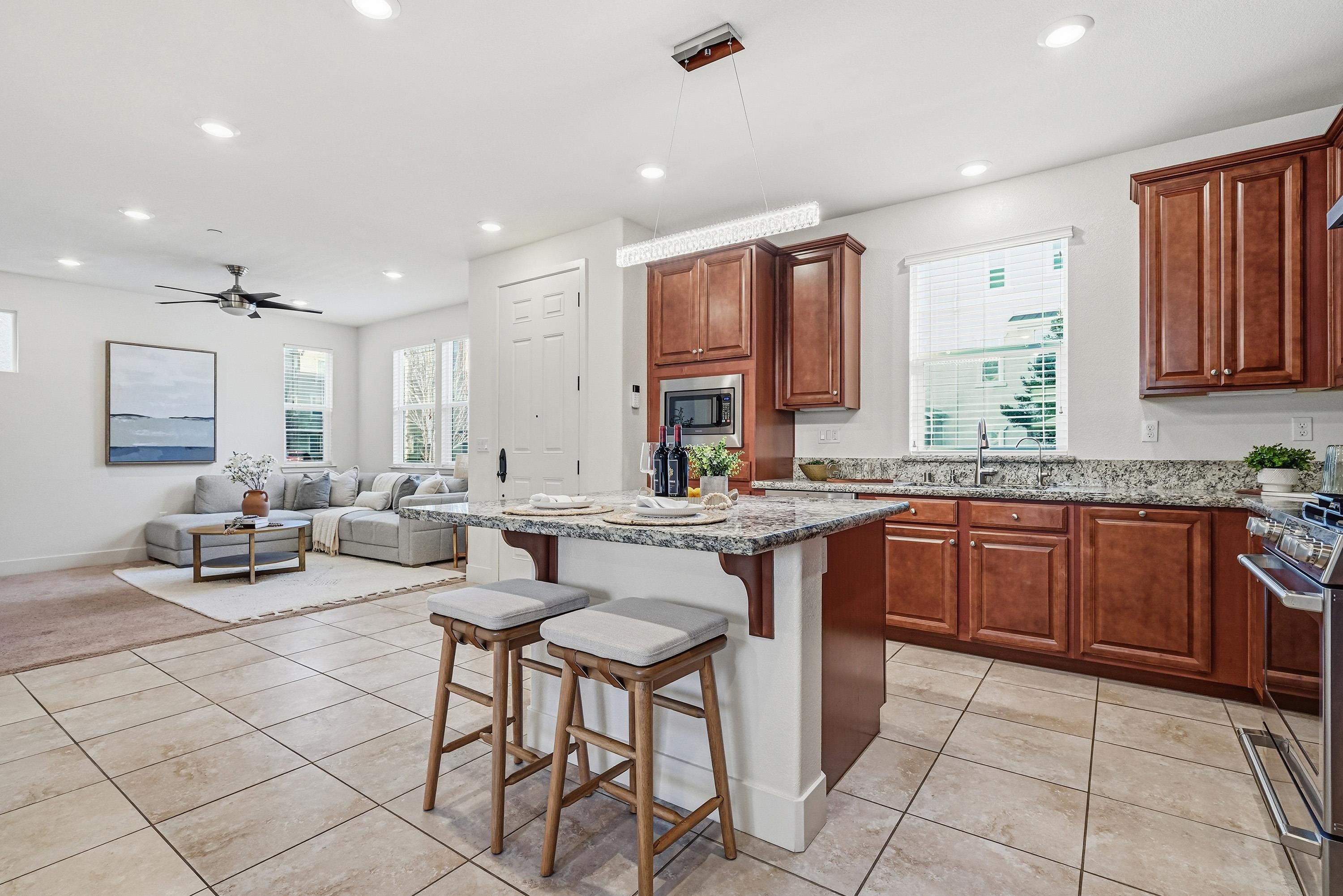 Detail Gallery Image 7 of 38 For 2933 Stringham Way, Dublin,  CA 94568 - 4 Beds | 2/1 Baths