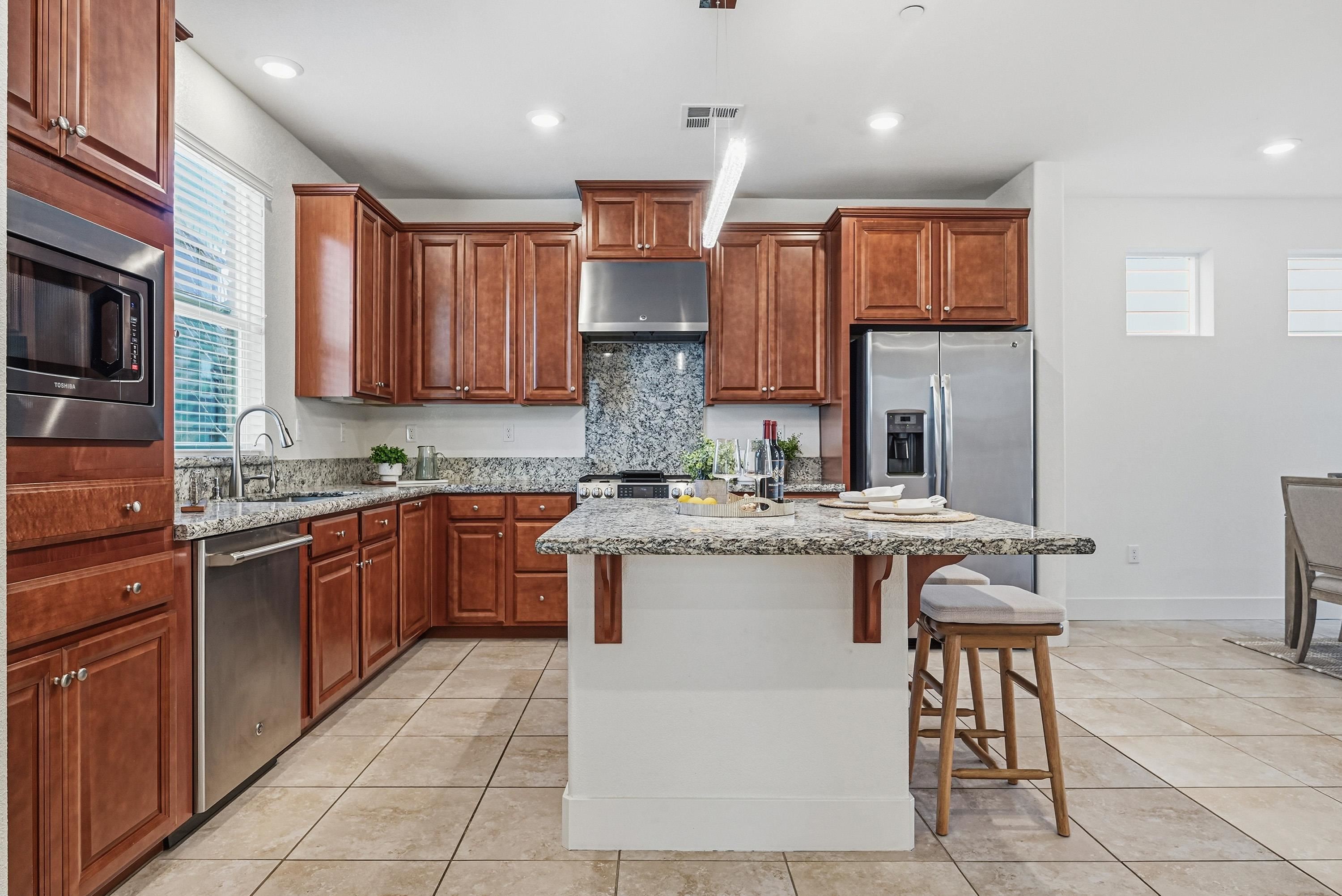 Detail Gallery Image 9 of 38 For 2933 Stringham Way, Dublin,  CA 94568 - 4 Beds | 2/1 Baths