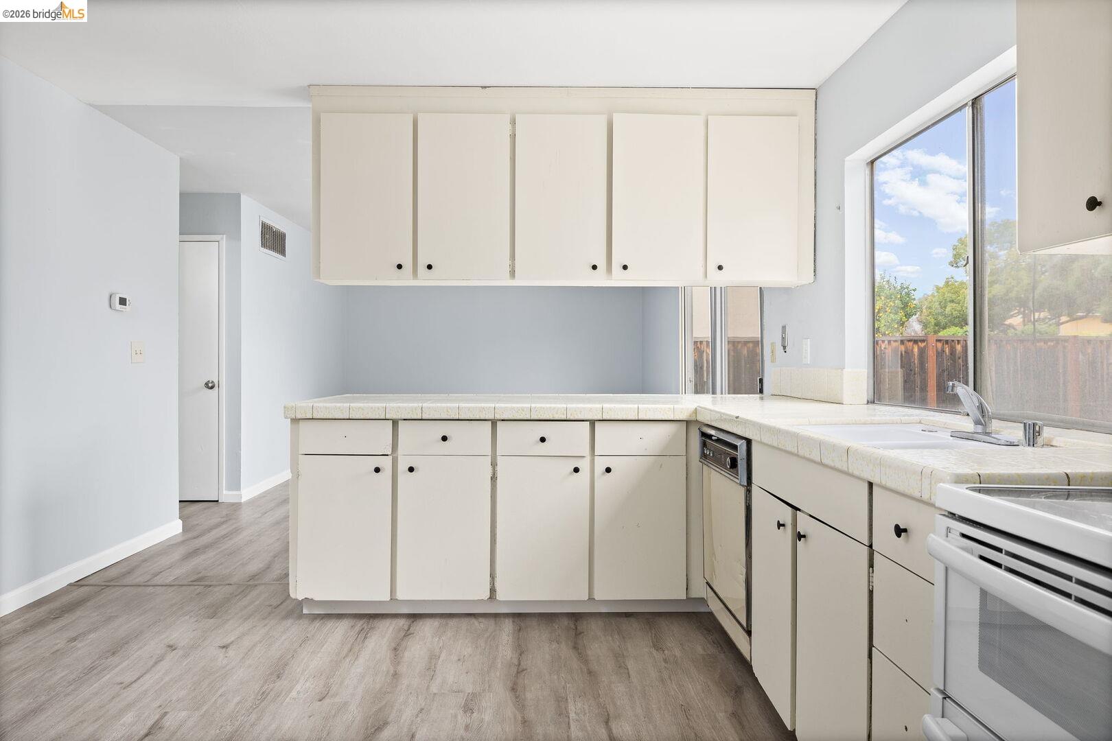 Detail Gallery Image 9 of 44 For 36957 Reynolds Dr, Fremont,  CA 94536 - 4 Beds | 2/1 Baths