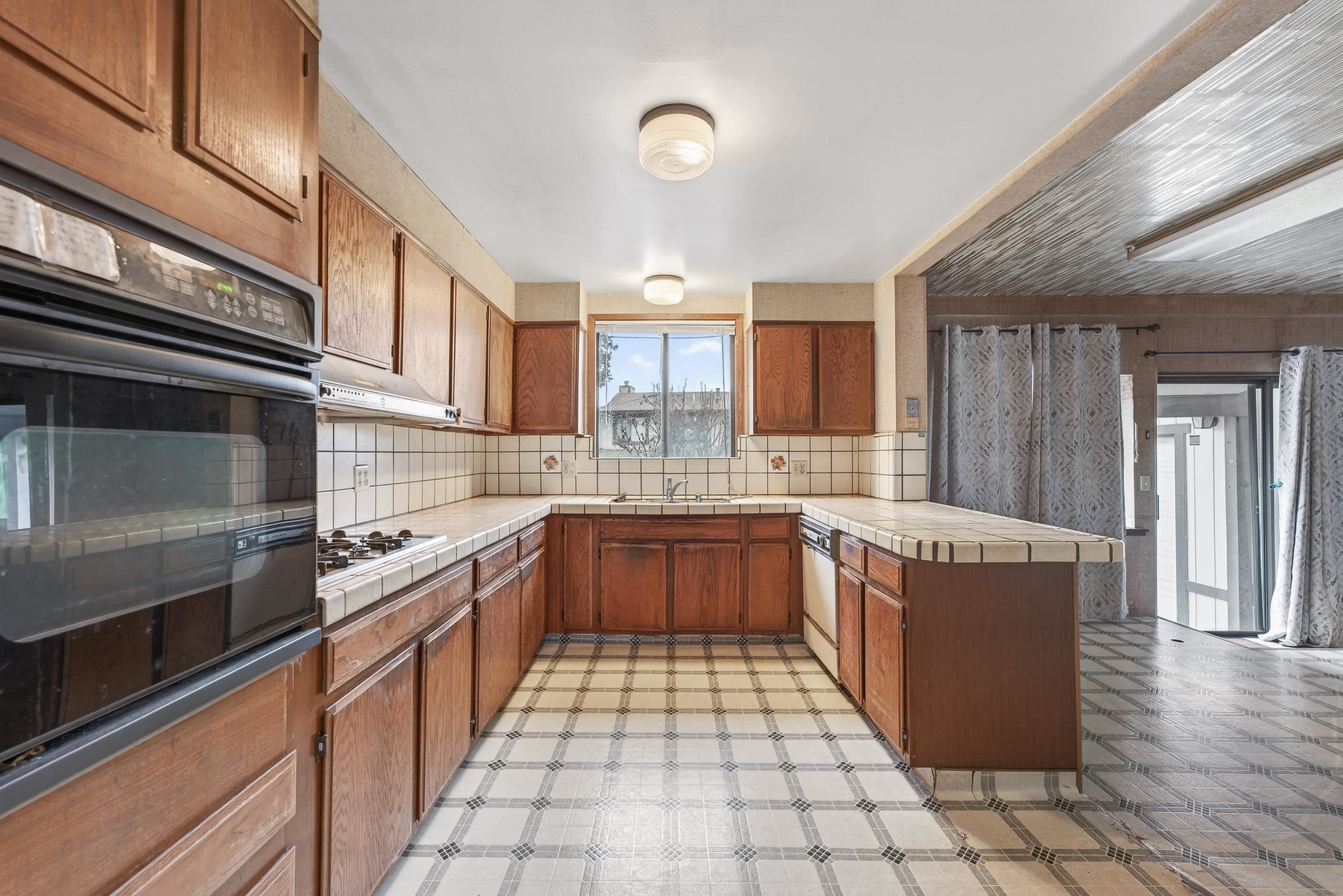 Detail Gallery Image 9 of 39 For 4513 Heyer Ave, Castro Valley,  CA 94546 - 3 Beds | 3 Baths