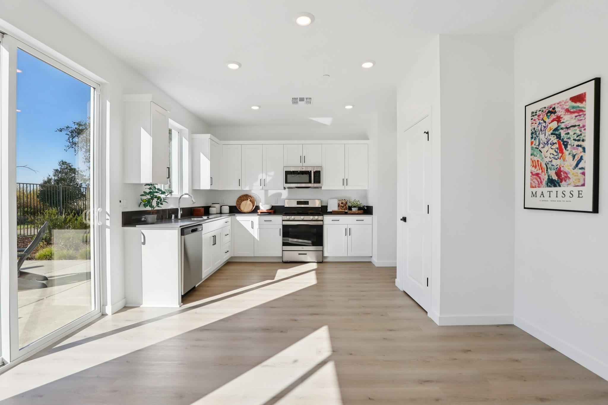 Detail Gallery Image 10 of 30 For 872 Pecan Tree Ln, Galt,  CA 95632 - 3 Beds | 2/1 Baths