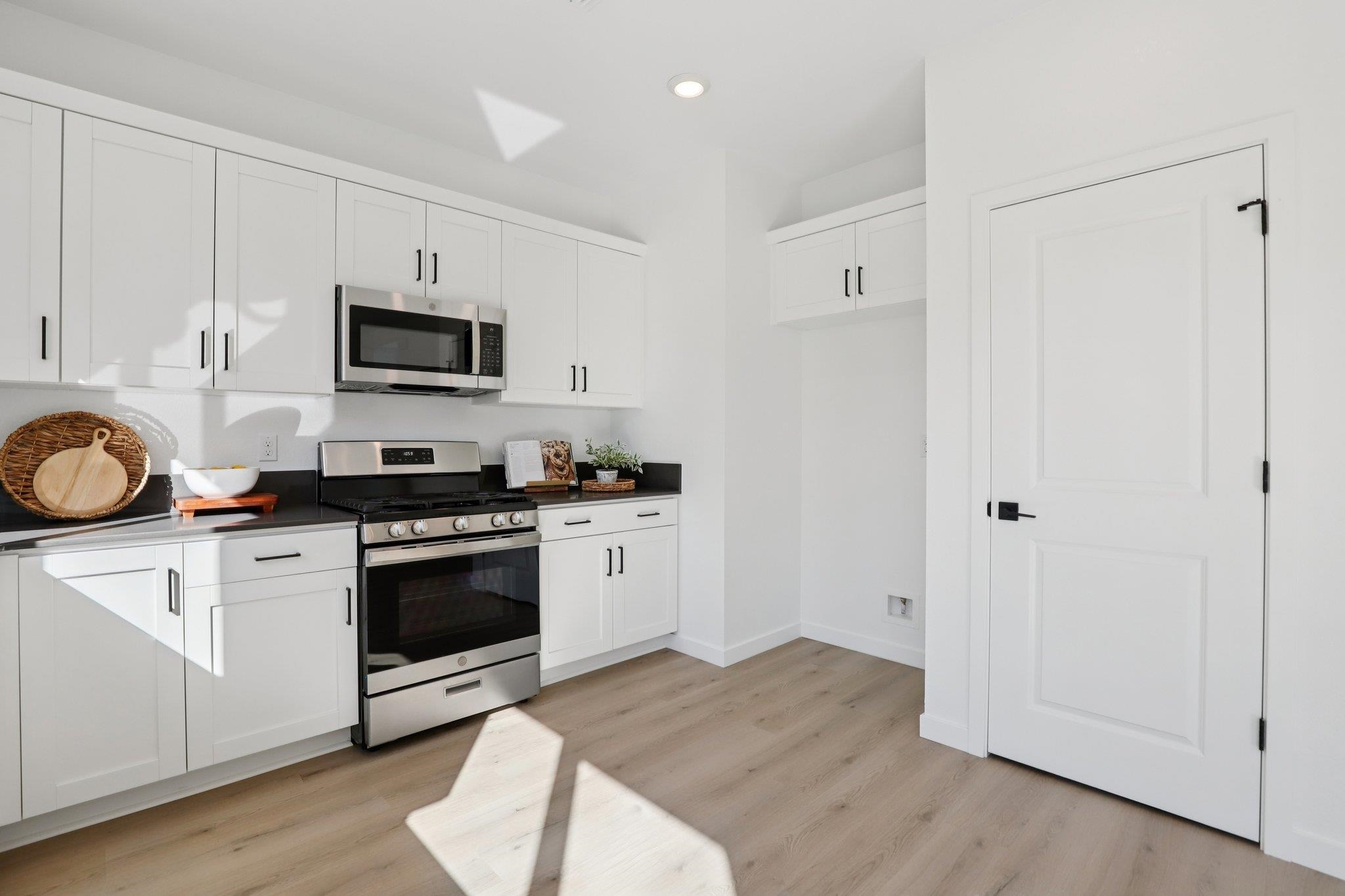 Detail Gallery Image 12 of 30 For 872 Pecan Tree Ln, Galt,  CA 95632 - 3 Beds | 2/1 Baths