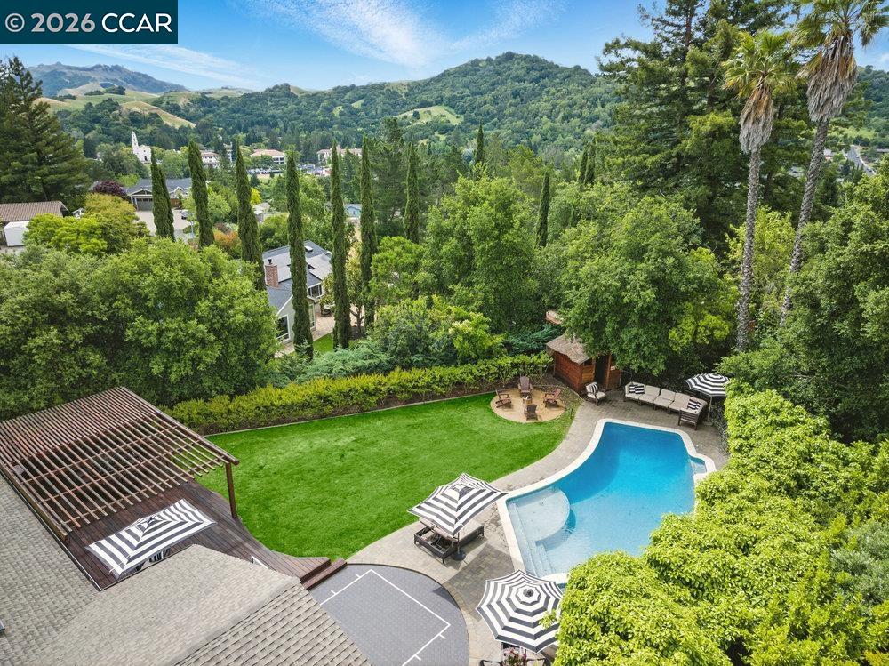 Detail Gallery Image 2 of 41 For 314 Draeger Dr, Moraga,  CA 94556 - 5 Beds | 3/1 Baths