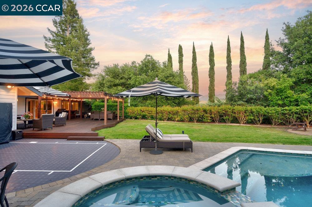 Detail Gallery Image 3 of 41 For 314 Draeger Dr, Moraga,  CA 94556 - 5 Beds | 3/1 Baths