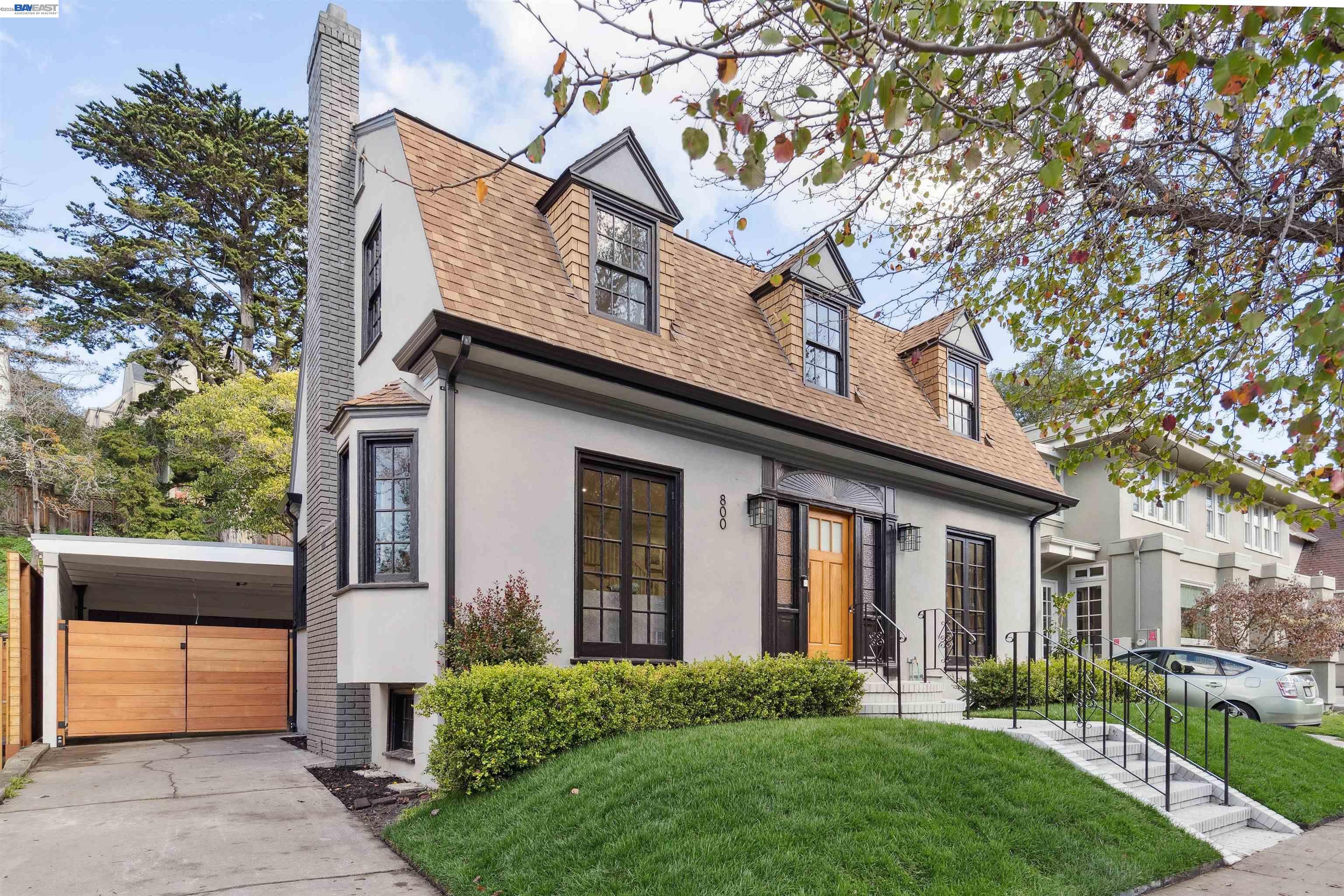 Detail Gallery Image 2 of 45 For 800 Trestle Glen Rd, Oakland,  CA 94610 - 3 Beds | 2/1 Baths