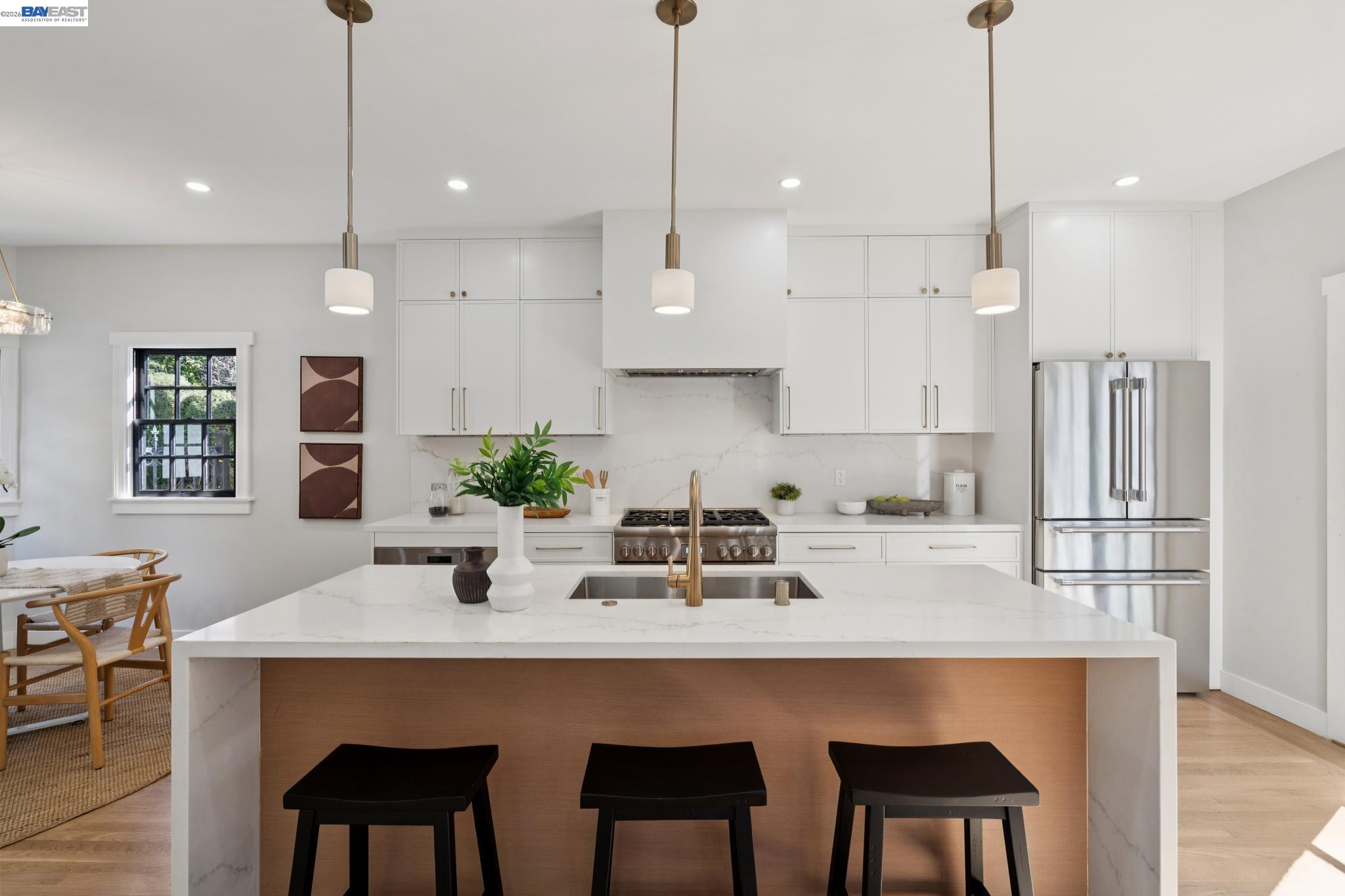 Detail Gallery Image 11 of 45 For 800 Trestle Glen Rd, Oakland,  CA 94610 - 3 Beds | 2/1 Baths