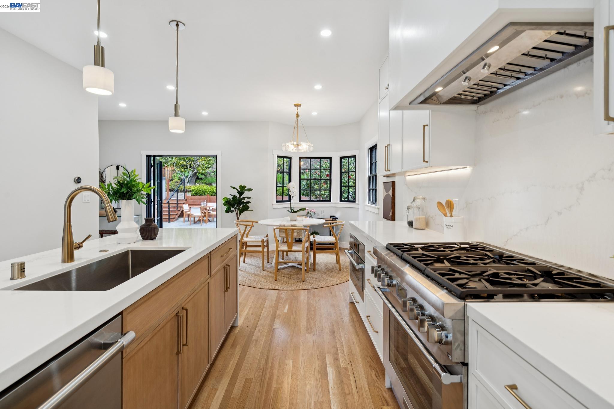 Detail Gallery Image 12 of 45 For 800 Trestle Glen Rd, Oakland,  CA 94610 - 3 Beds | 2/1 Baths