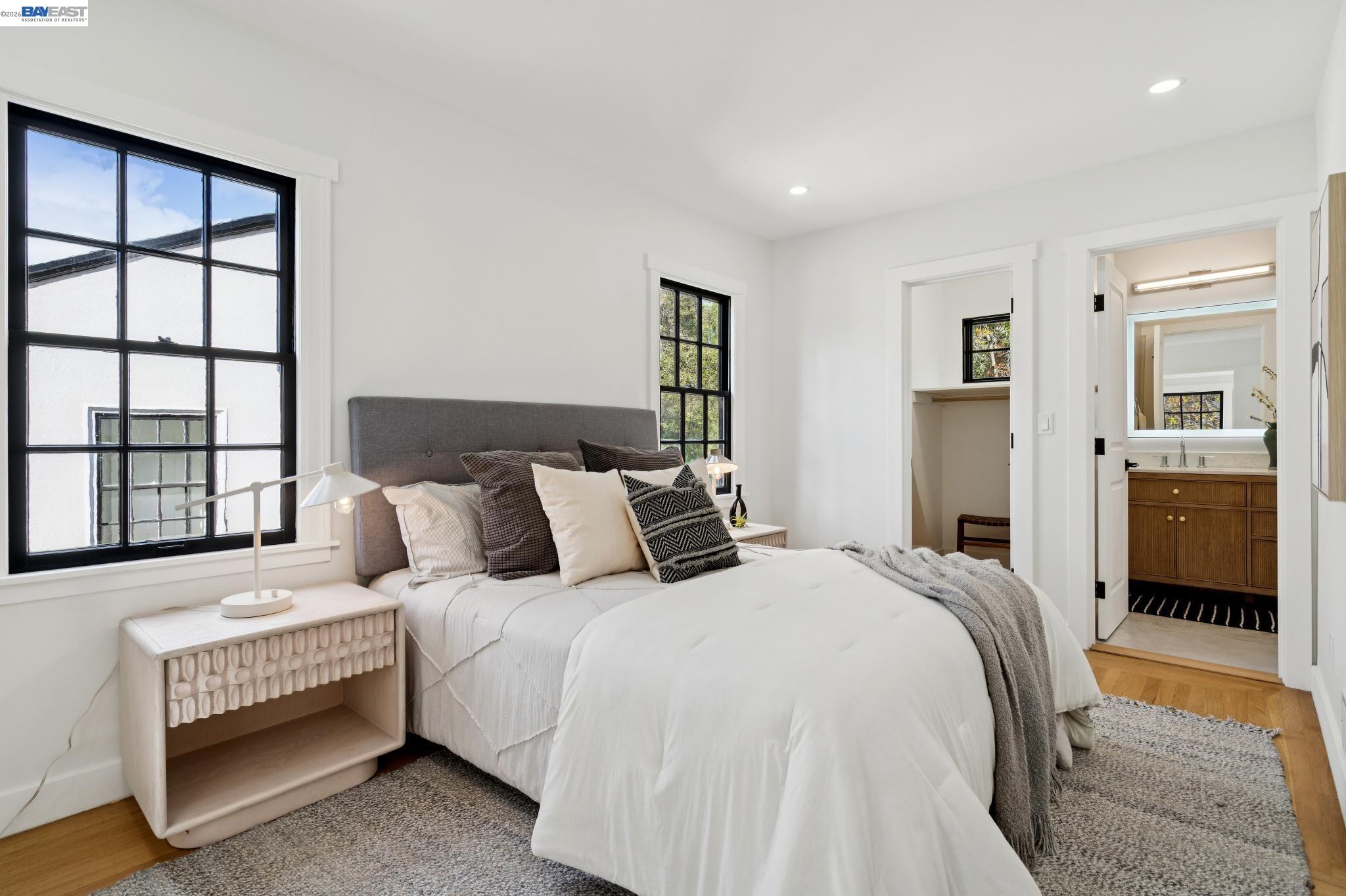 Detail Gallery Image 17 of 45 For 800 Trestle Glen Rd, Oakland,  CA 94610 - 3 Beds | 2/1 Baths