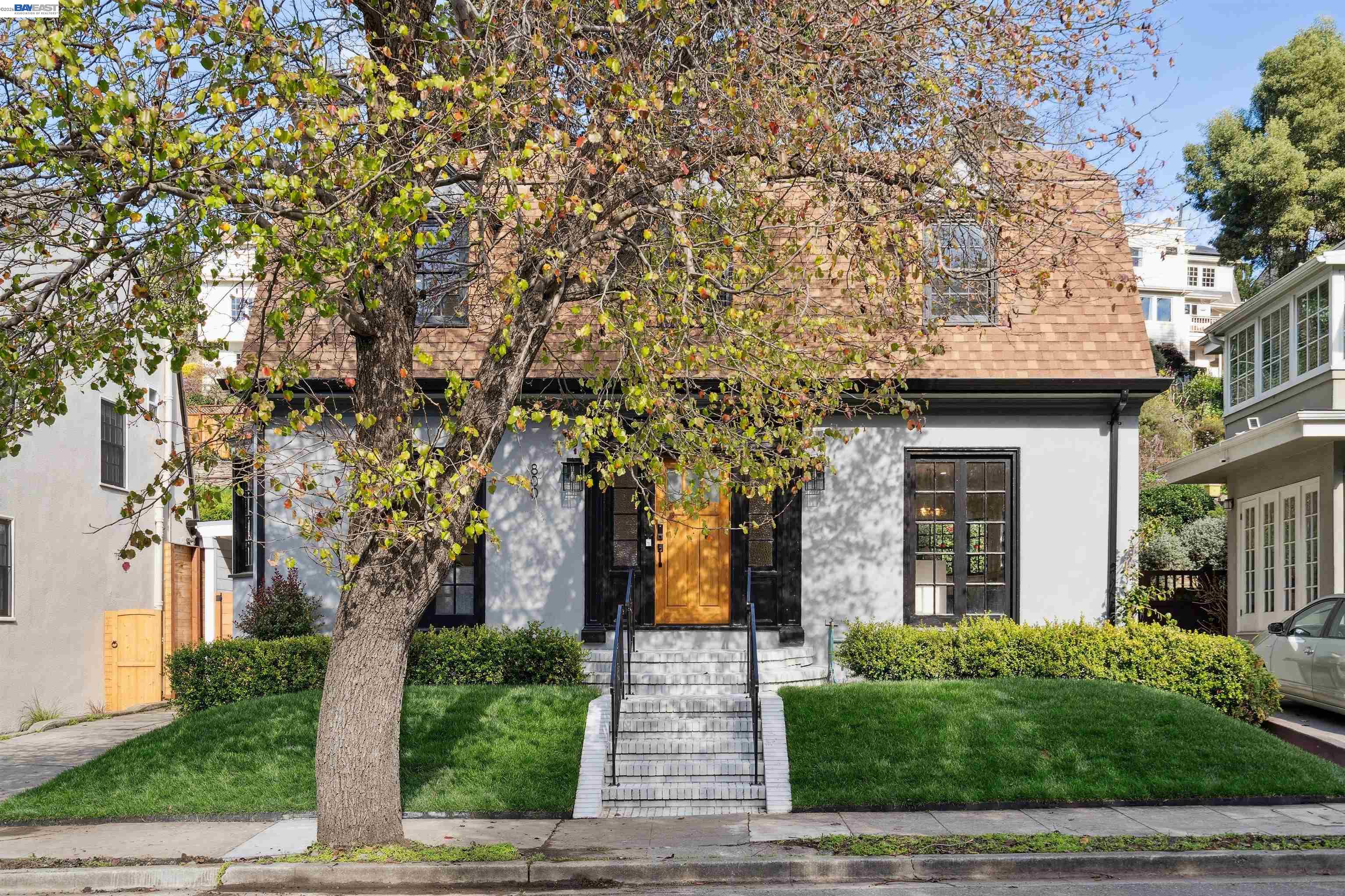 Detail Gallery Image 3 of 45 For 800 Trestle Glen Rd, Oakland,  CA 94610 - 3 Beds | 2/1 Baths