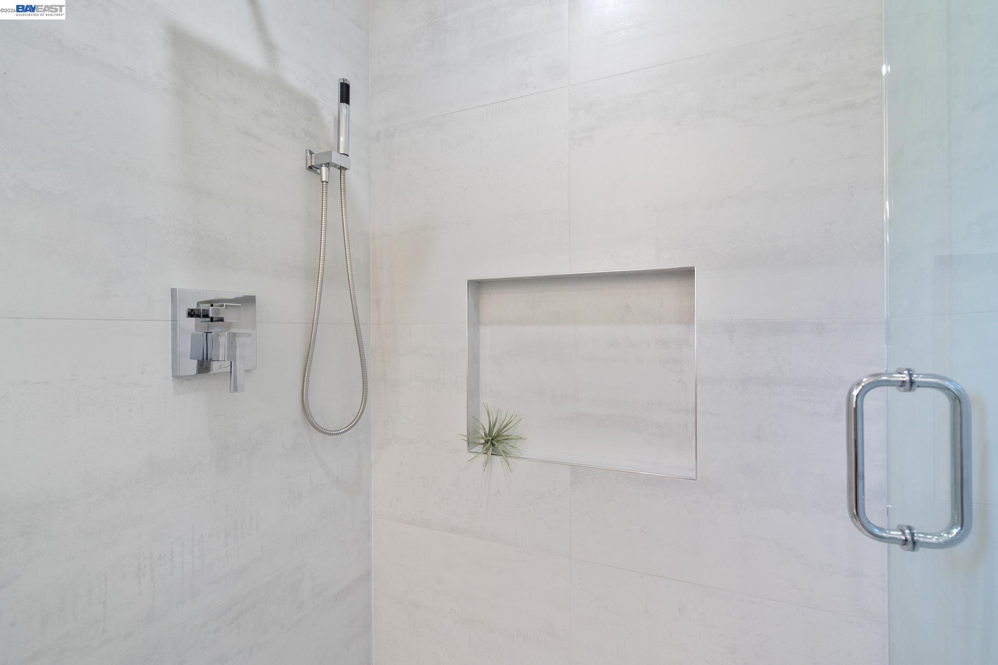 Detail Gallery Image 21 of 45 For 800 Trestle Glen Rd, Oakland,  CA 94610 - 3 Beds | 2/1 Baths