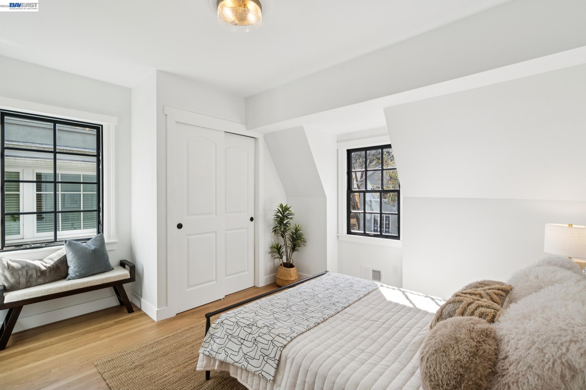 Detail Gallery Image 22 of 45 For 800 Trestle Glen Rd, Oakland,  CA 94610 - 3 Beds | 2/1 Baths