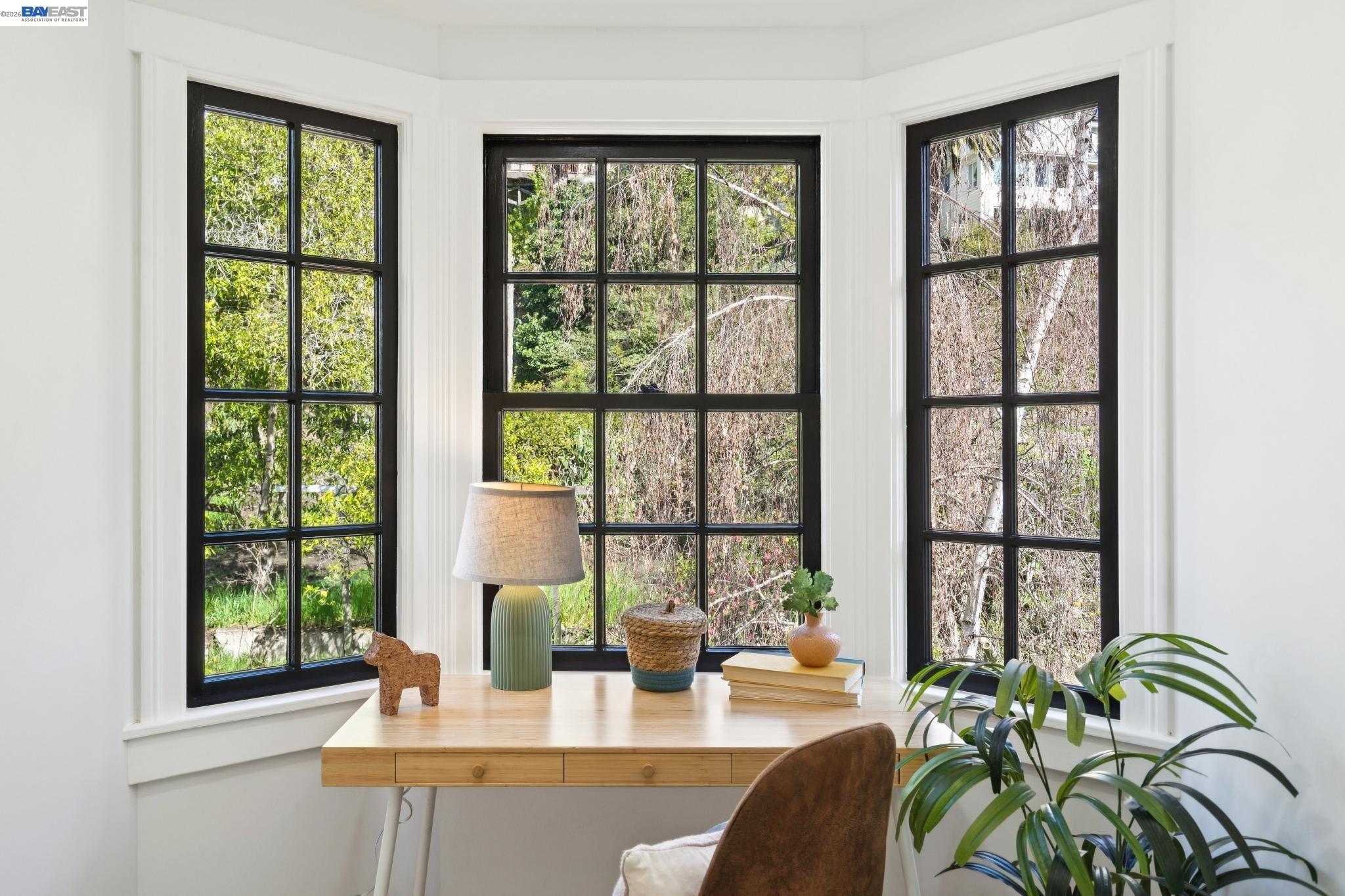 Detail Gallery Image 26 of 45 For 800 Trestle Glen Rd, Oakland,  CA 94610 - 3 Beds | 2/1 Baths