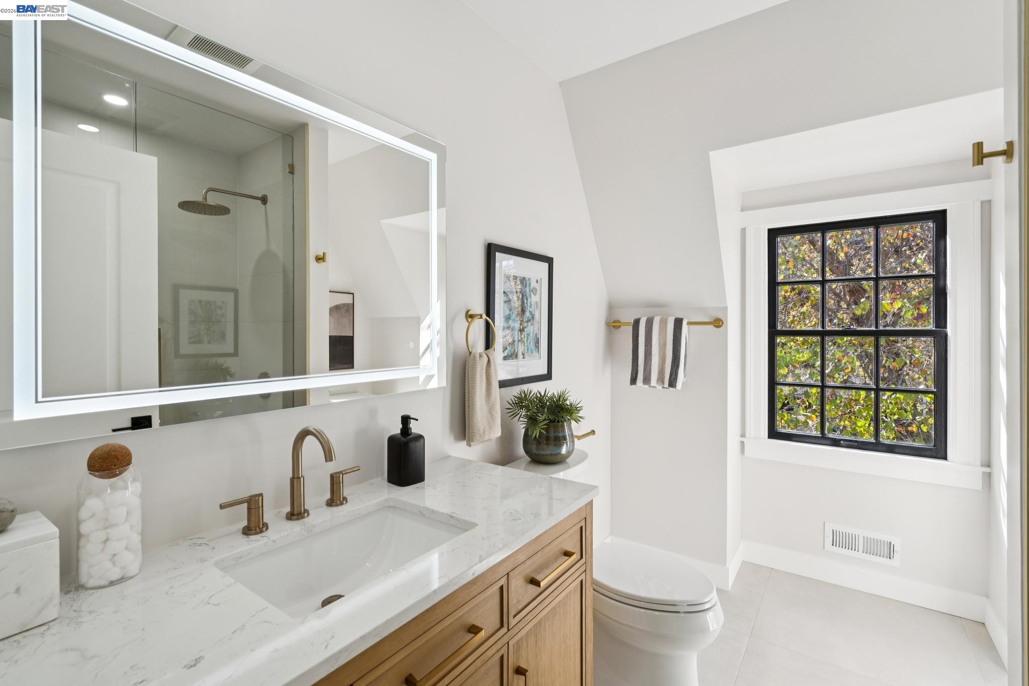 Detail Gallery Image 27 of 45 For 800 Trestle Glen Rd, Oakland,  CA 94610 - 3 Beds | 2/1 Baths
