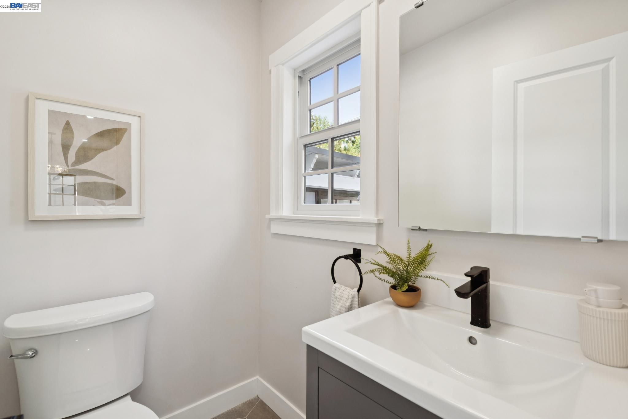 Detail Gallery Image 29 of 45 For 800 Trestle Glen Rd, Oakland,  CA 94610 - 3 Beds | 2/1 Baths
