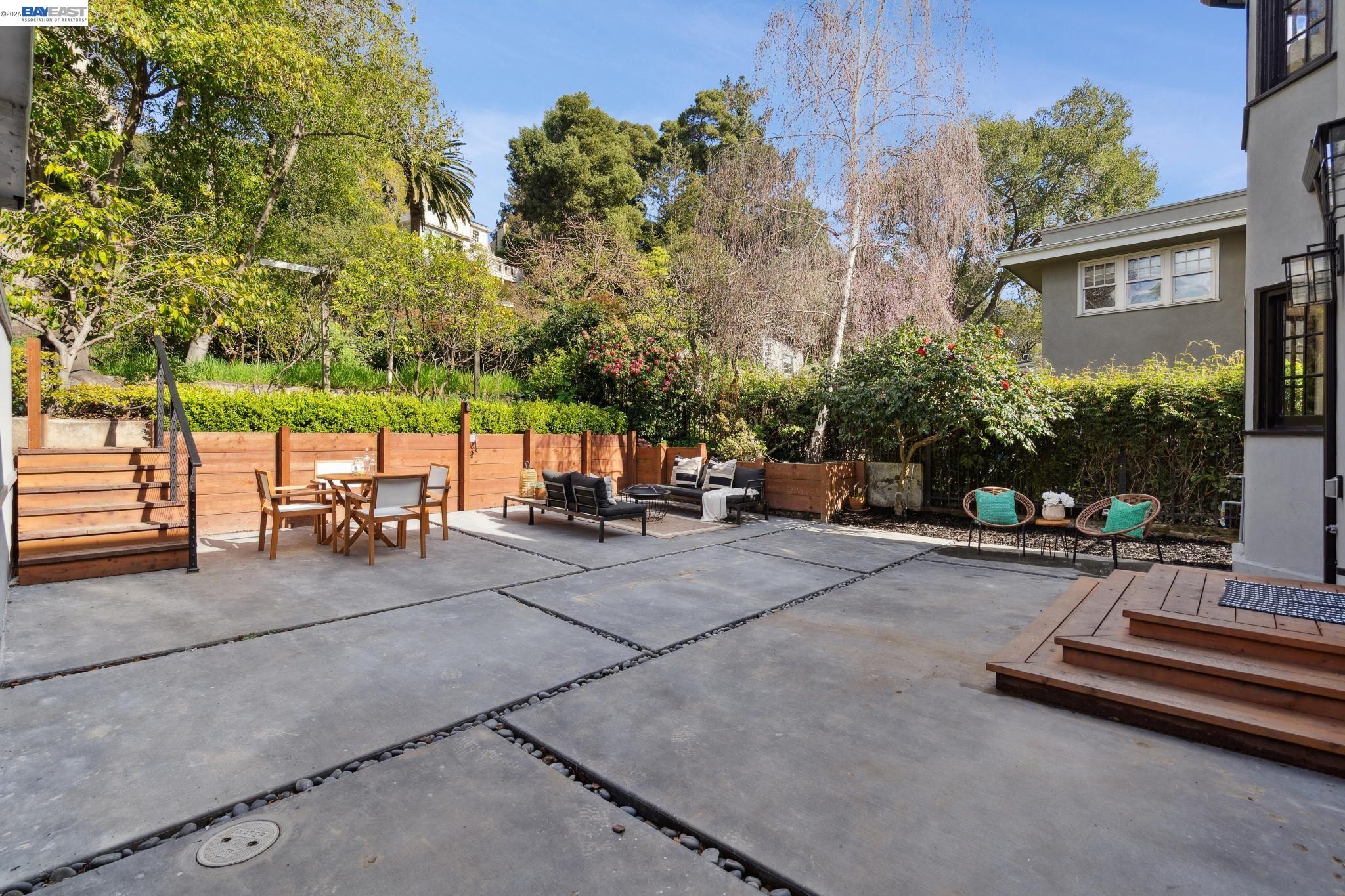 Detail Gallery Image 39 of 45 For 800 Trestle Glen Rd, Oakland,  CA 94610 - 3 Beds | 2/1 Baths