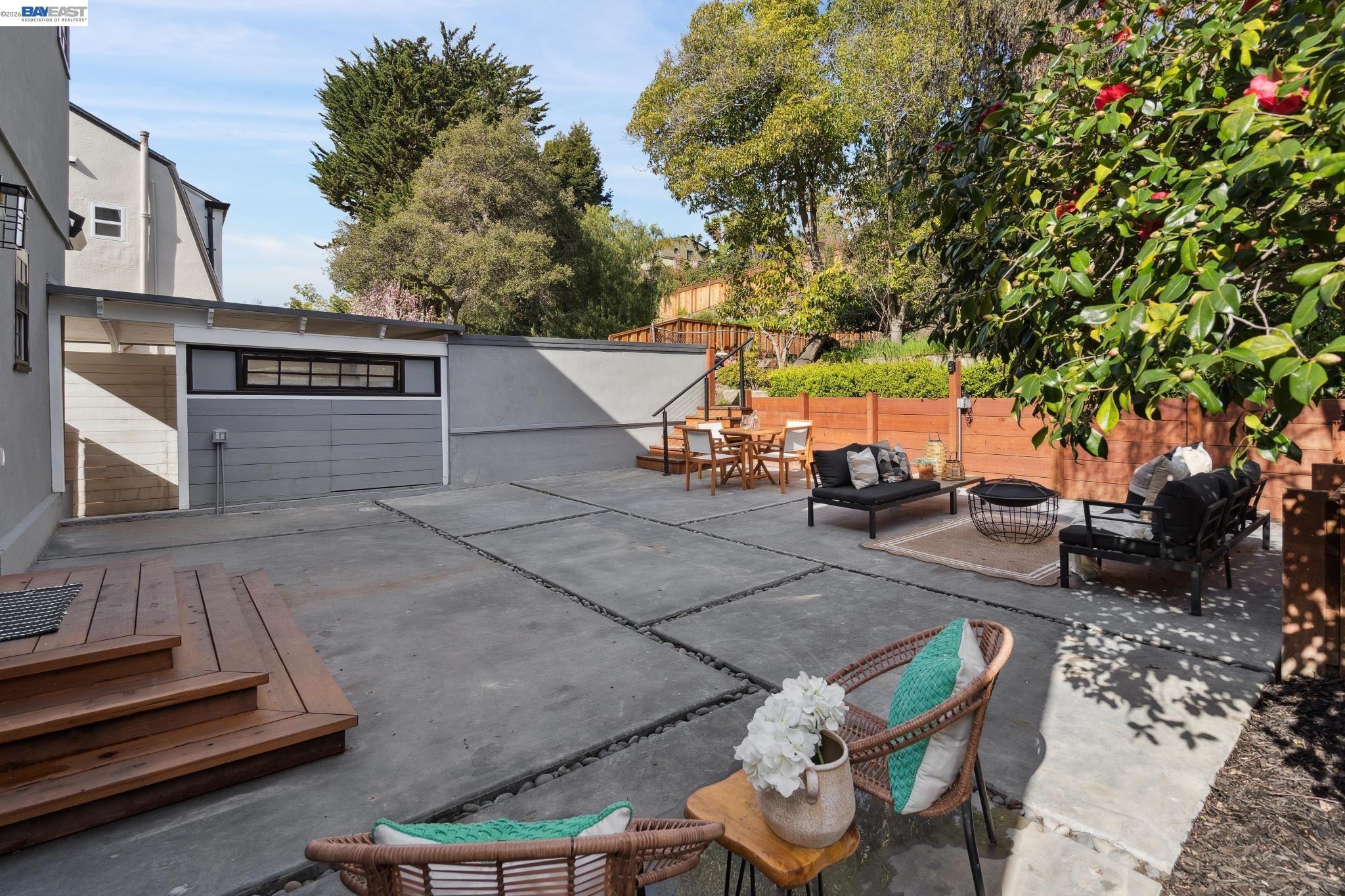 Detail Gallery Image 40 of 45 For 800 Trestle Glen Rd, Oakland,  CA 94610 - 3 Beds | 2/1 Baths