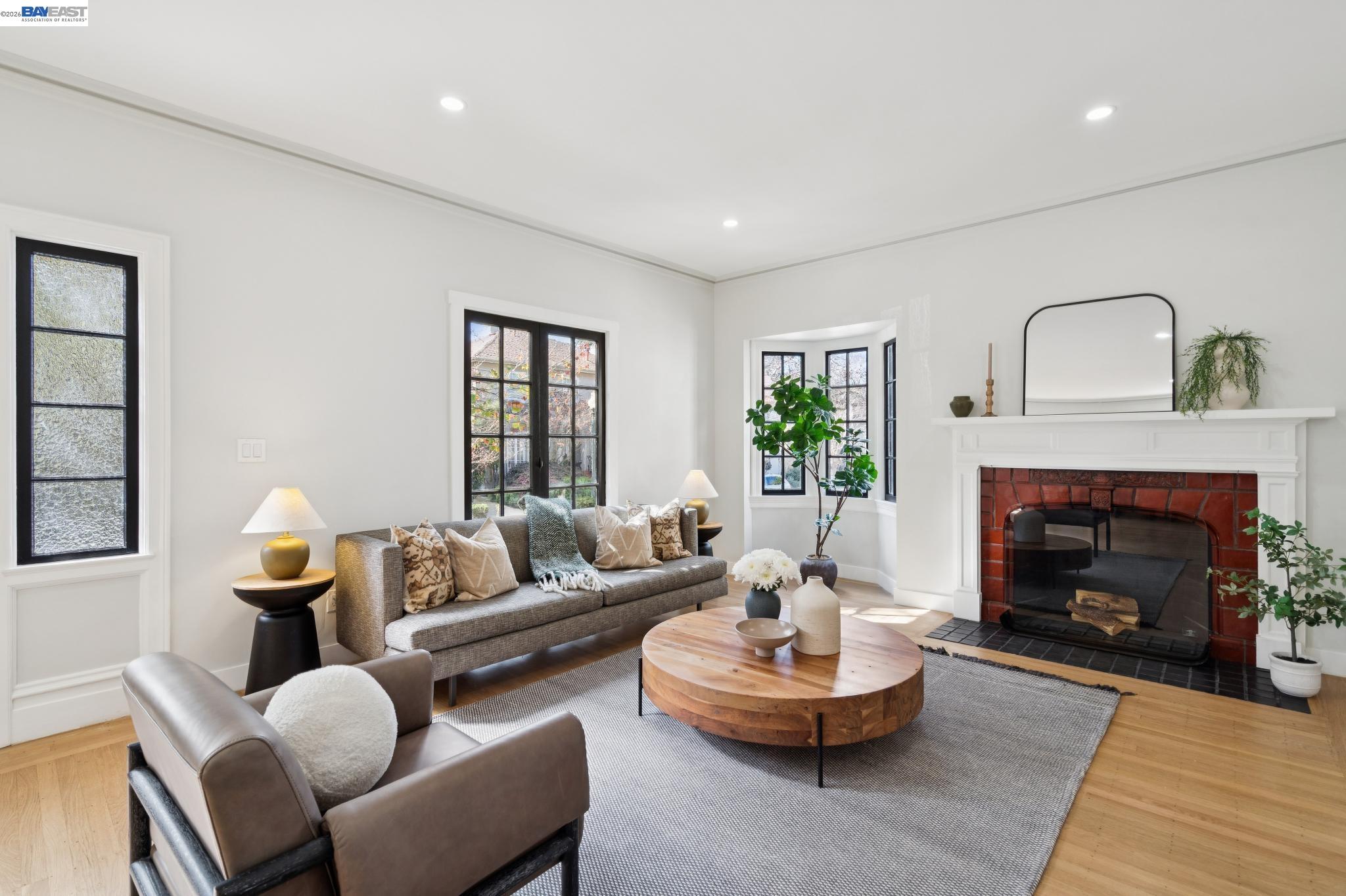 Detail Gallery Image 6 of 45 For 800 Trestle Glen Rd, Oakland,  CA 94610 - 3 Beds | 2/1 Baths