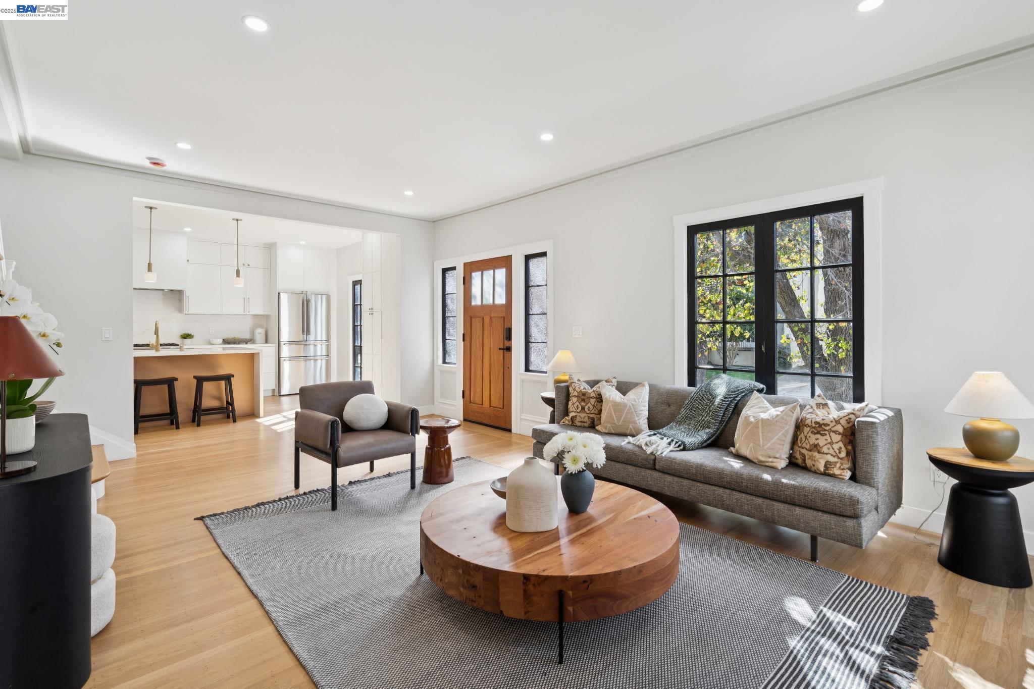 Detail Gallery Image 7 of 45 For 800 Trestle Glen Rd, Oakland,  CA 94610 - 3 Beds | 2/1 Baths