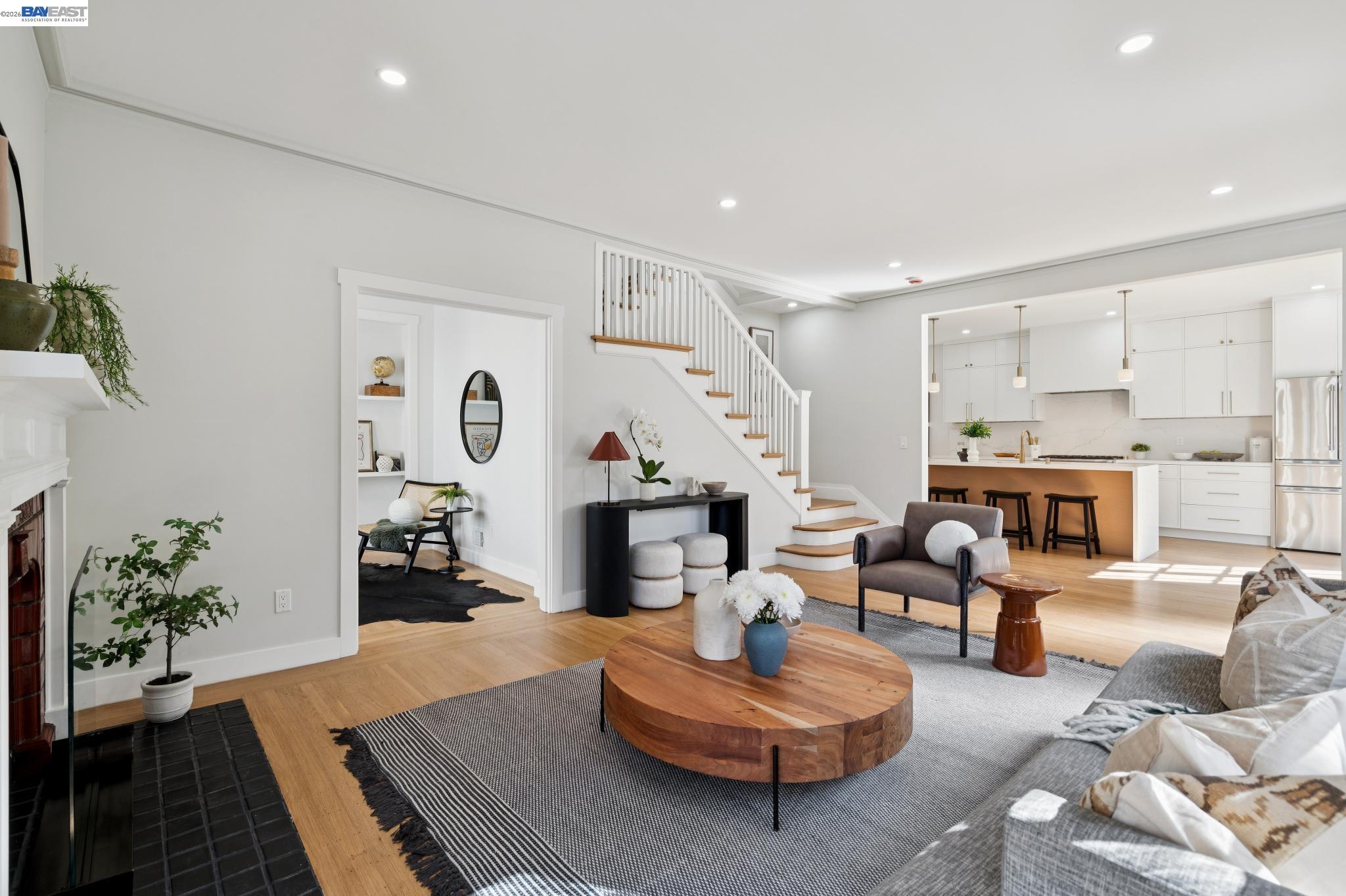 Detail Gallery Image 8 of 45 For 800 Trestle Glen Rd, Oakland,  CA 94610 - 3 Beds | 2/1 Baths