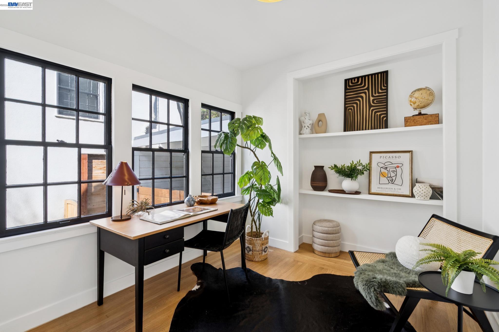 Detail Gallery Image 9 of 45 For 800 Trestle Glen Rd, Oakland,  CA 94610 - 3 Beds | 2/1 Baths