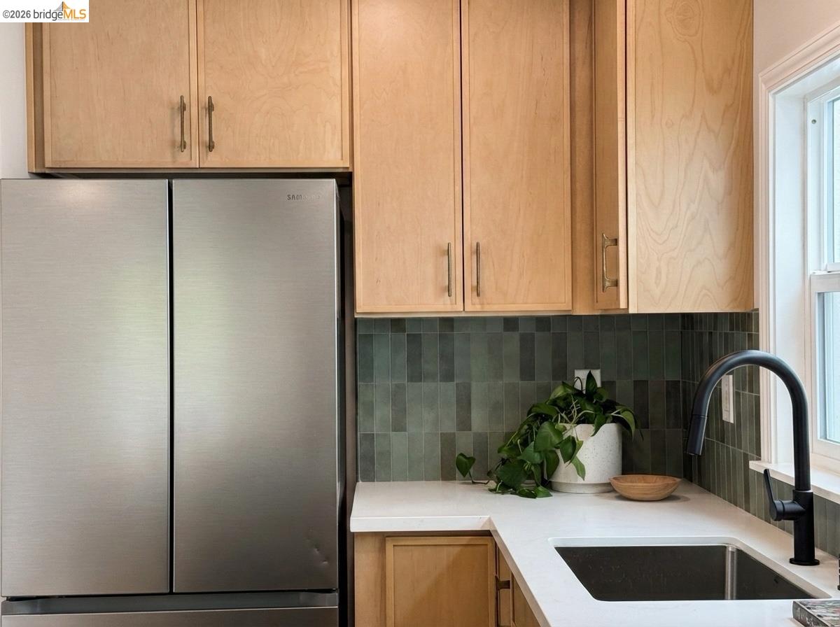 Detail Gallery Image 14 of 29 For 3954 Magee Ave, Oakland,  CA 94619 - 2 Beds | 1 Baths