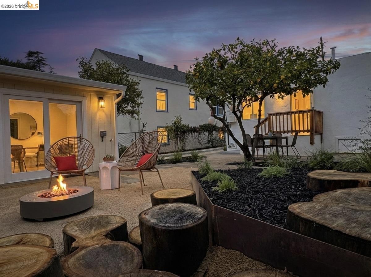 Detail Gallery Image 3 of 29 For 3954 Magee Ave, Oakland,  CA 94619 - 2 Beds | 1 Baths