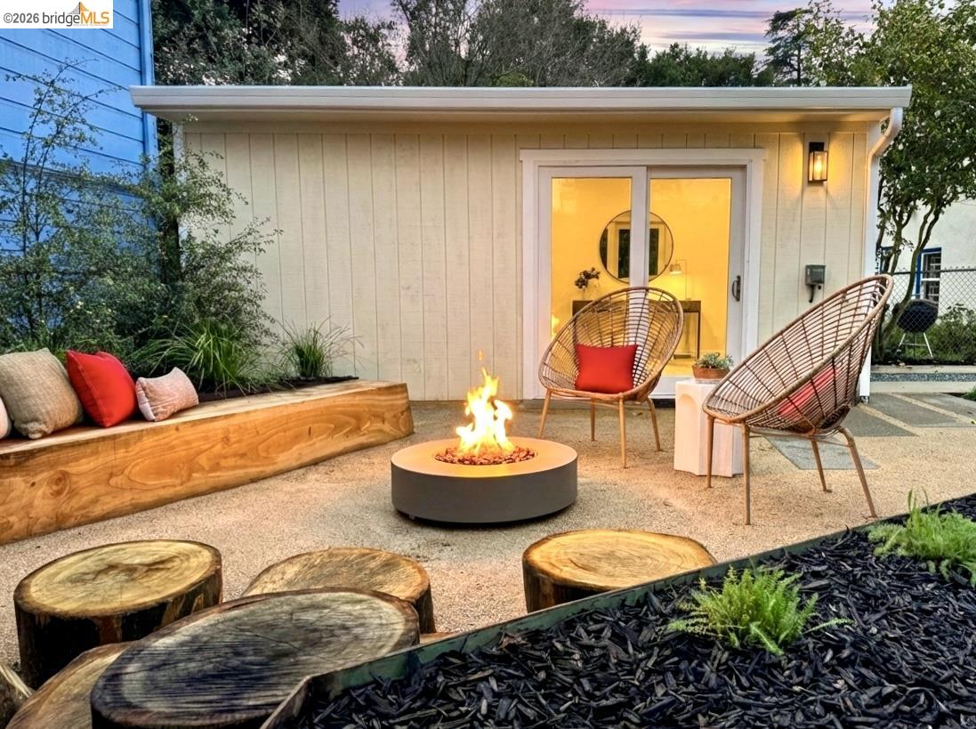 Detail Gallery Image 25 of 29 For 3954 Magee Ave, Oakland,  CA 94619 - 2 Beds | 1 Baths