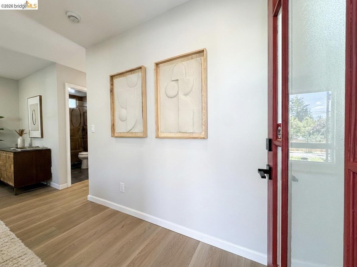 Detail Gallery Image 4 of 29 For 3954 Magee Ave, Oakland,  CA 94619 - 2 Beds | 1 Baths