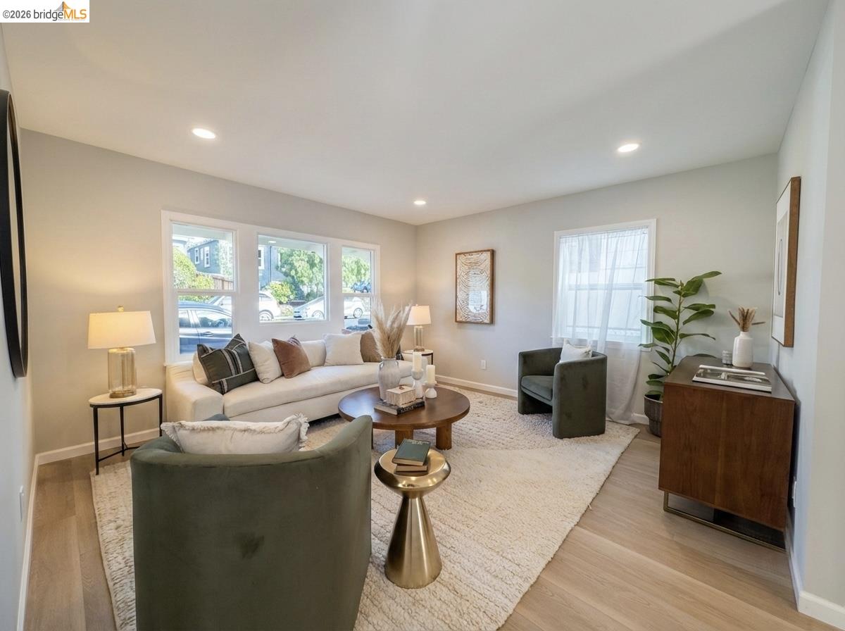 Detail Gallery Image 5 of 29 For 3954 Magee Ave, Oakland,  CA 94619 - 2 Beds | 1 Baths