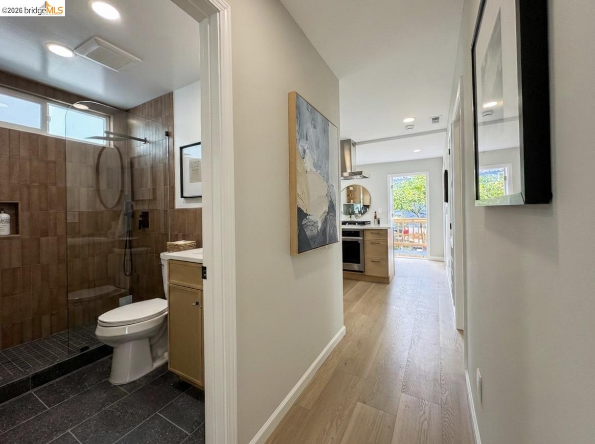 Detail Gallery Image 8 of 29 For 3954 Magee Ave, Oakland,  CA 94619 - 2 Beds | 1 Baths