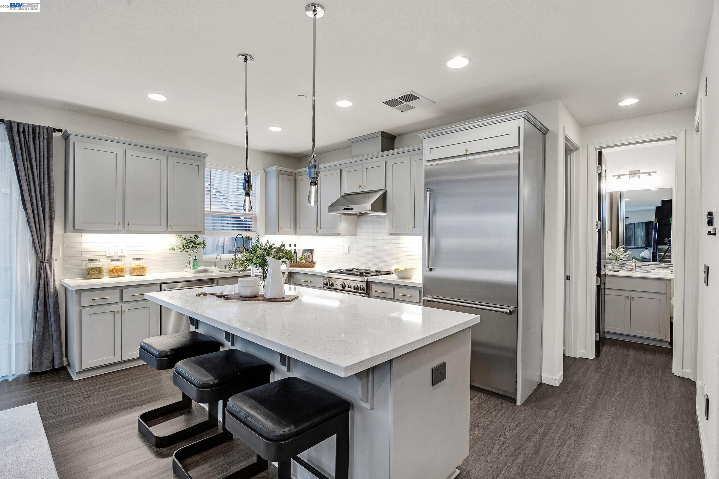 Detail Gallery Image 13 of 57 For 2239 Central Pkwy, Dublin,  CA 94568 - 4 Beds | 4 Baths