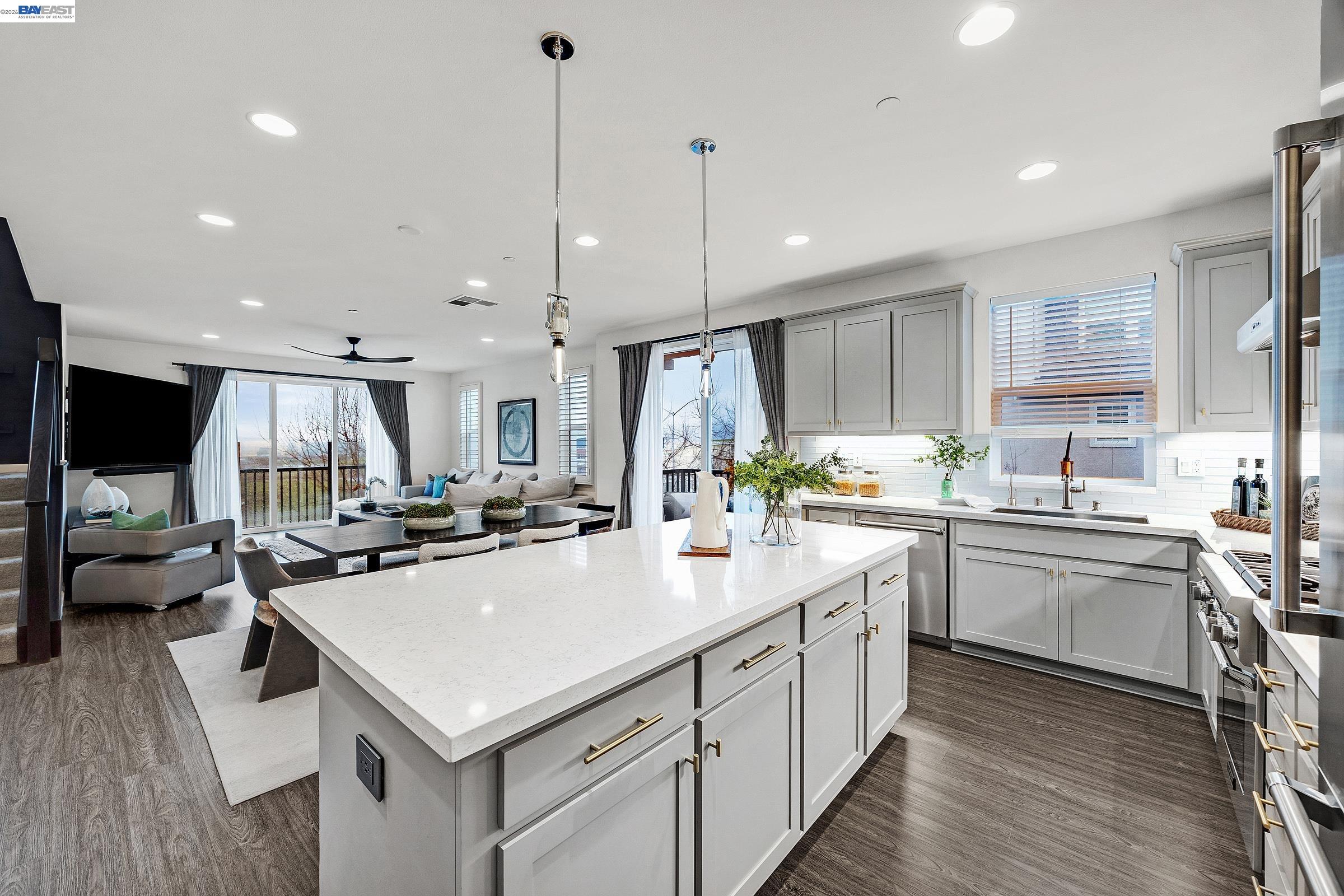 Detail Gallery Image 14 of 57 For 2239 Central Pkwy, Dublin,  CA 94568 - 4 Beds | 4 Baths