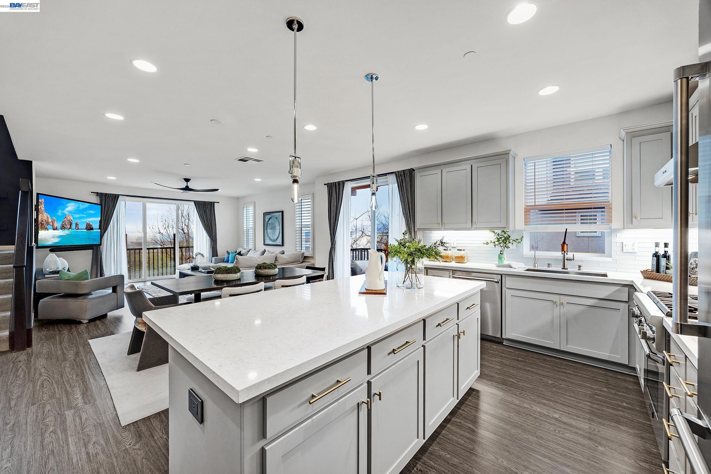 Detail Gallery Image 17 of 57 For 2239 Central Pkwy, Dublin,  CA 94568 - 4 Beds | 4 Baths