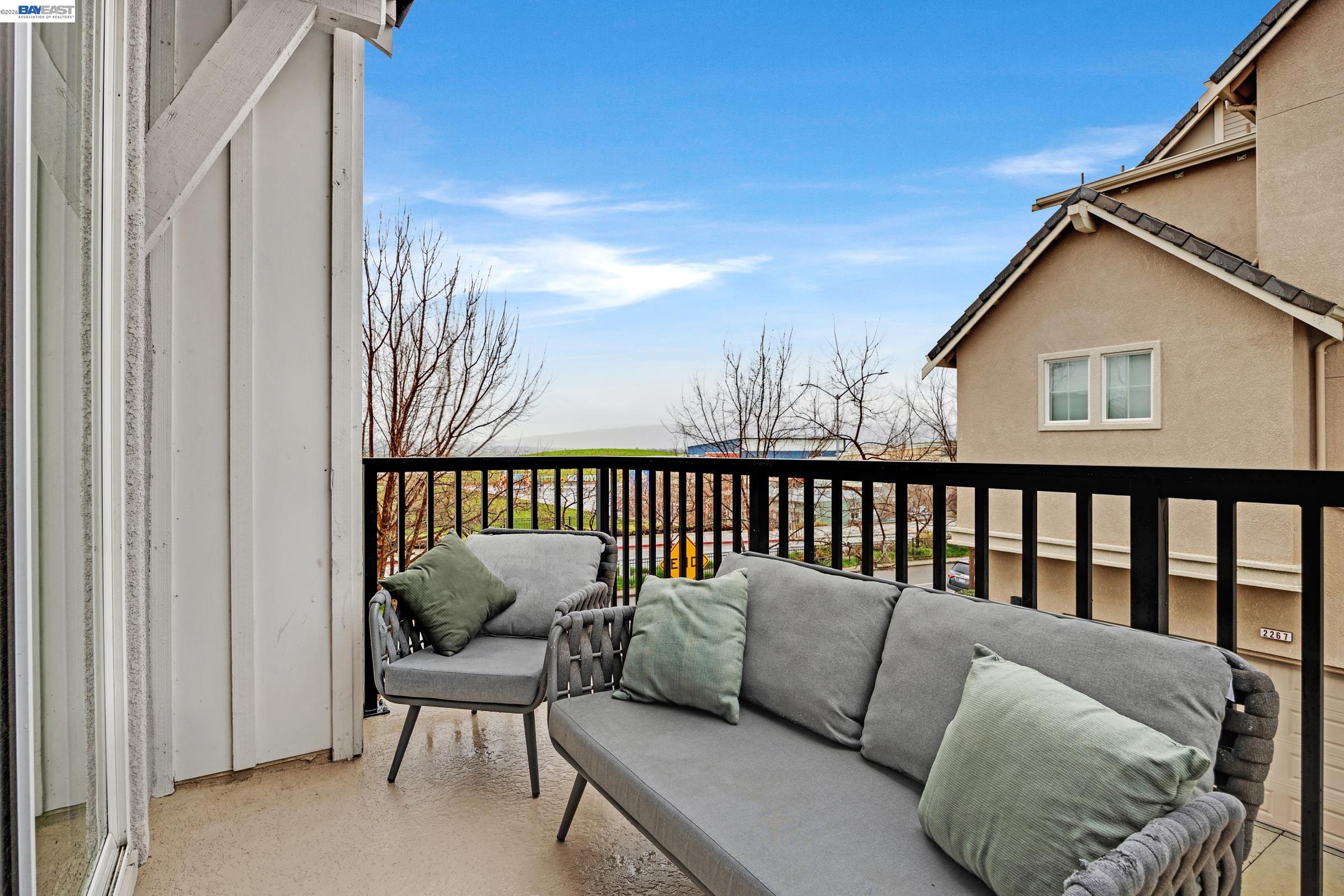 Detail Gallery Image 22 of 57 For 2239 Central Pkwy, Dublin,  CA 94568 - 4 Beds | 4 Baths