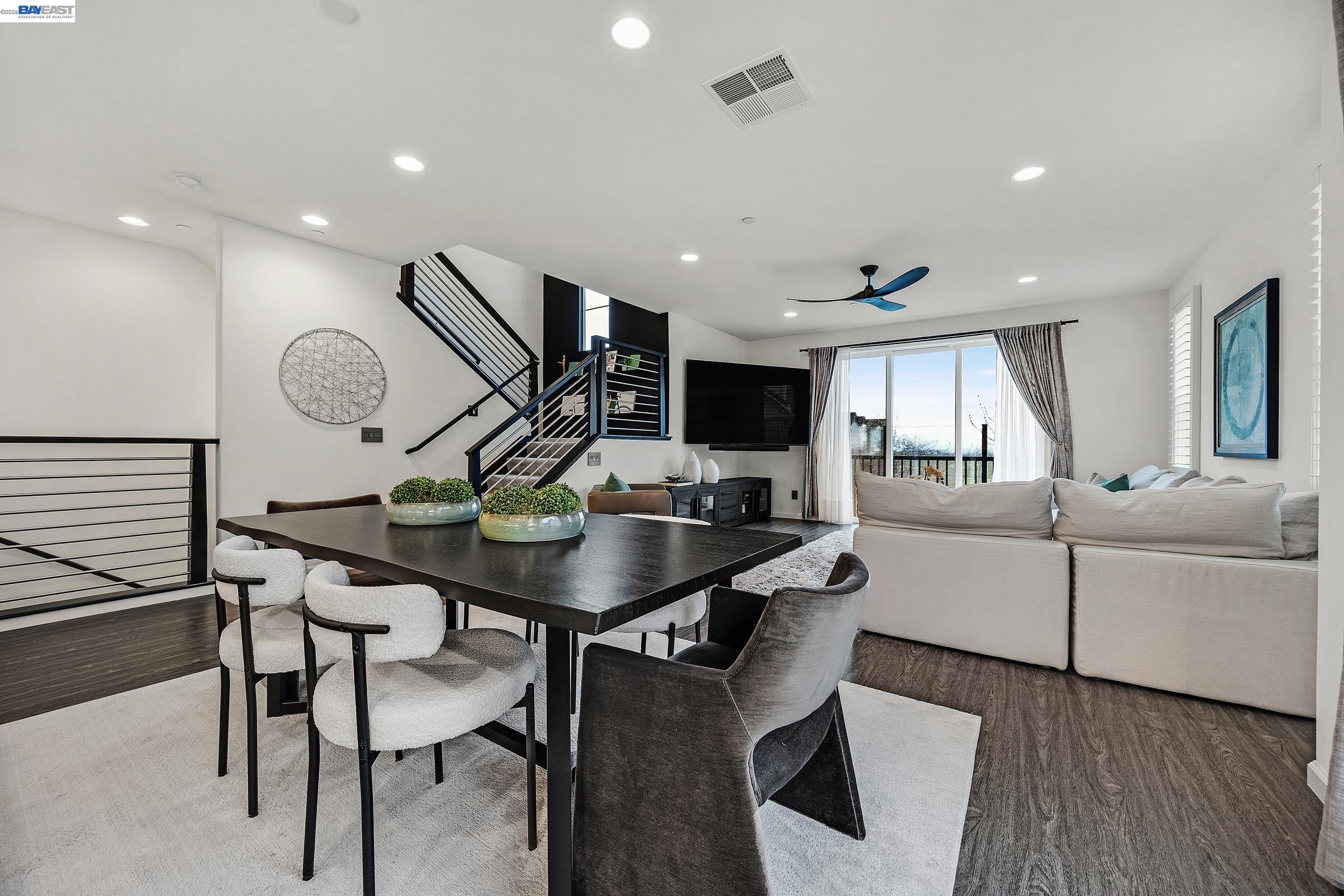 Detail Gallery Image 10 of 57 For 2239 Central Pkwy, Dublin,  CA 94568 - 4 Beds | 4 Baths