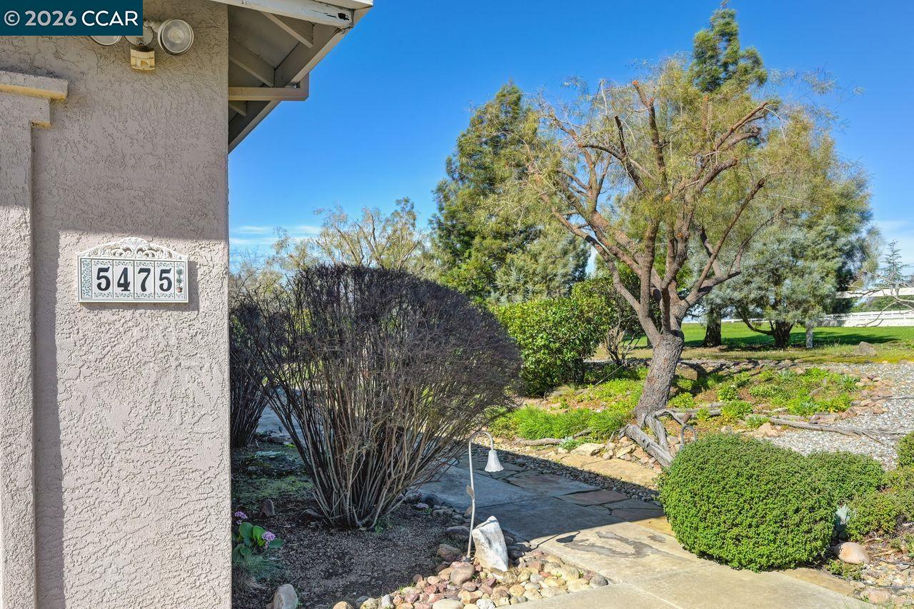 Detail Gallery Image 9 of 60 For 5475 Ferseyna Way, Valley Springs,  CA 95252 - 3 Beds | 2 Baths